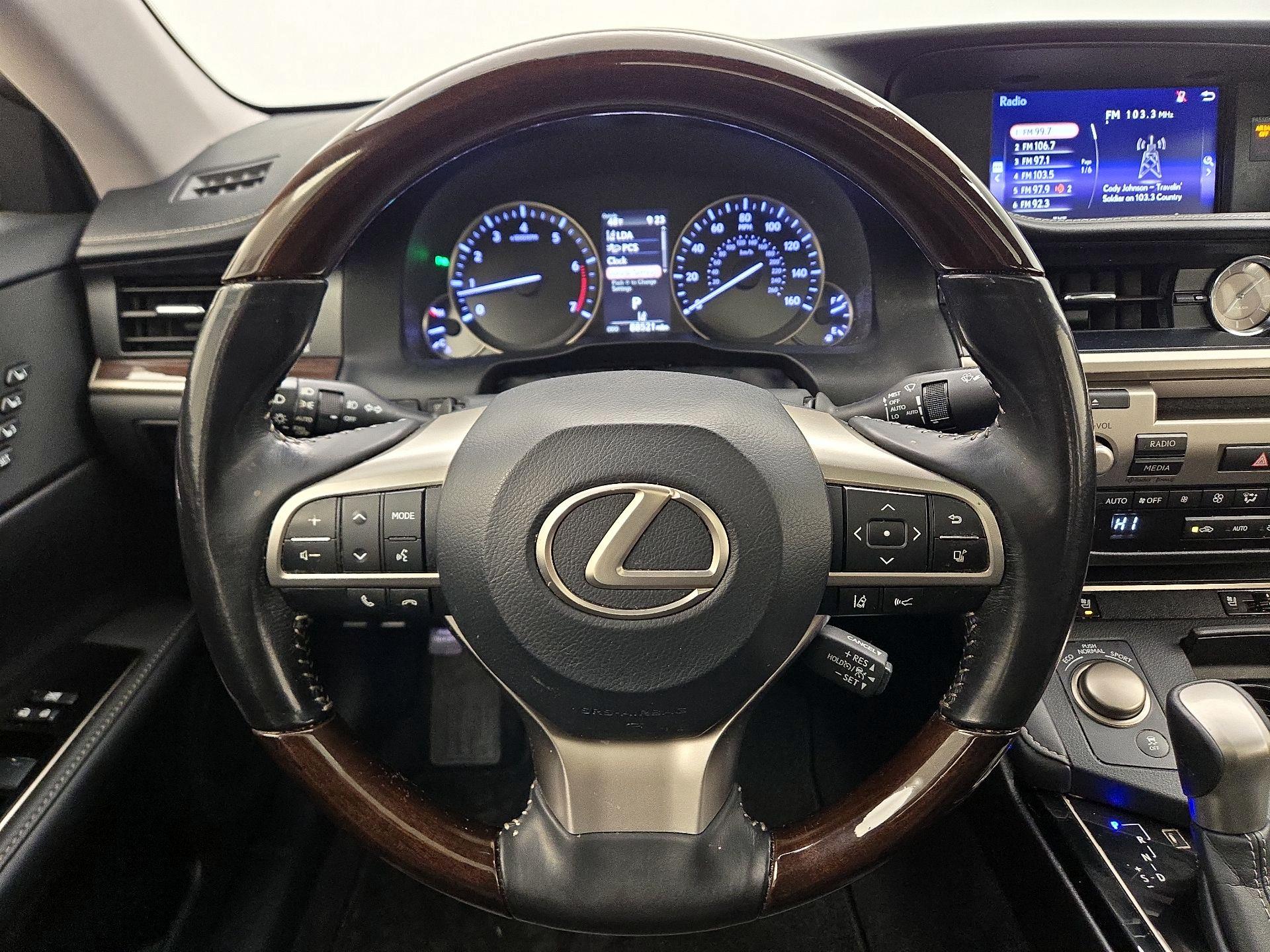 Thumbnail: 2017 Lexus ES - 10