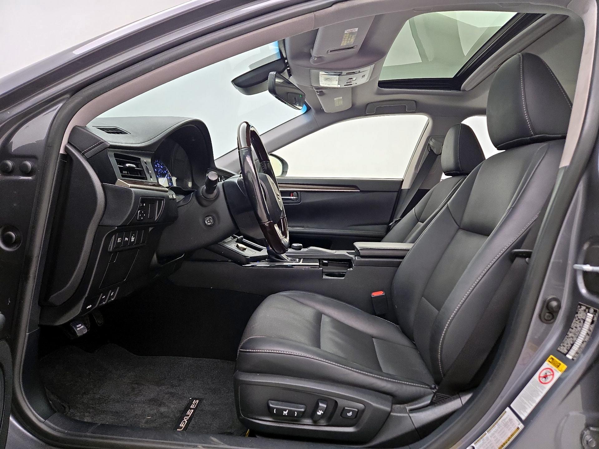 Thumbnail: 2017 Lexus ES - 11