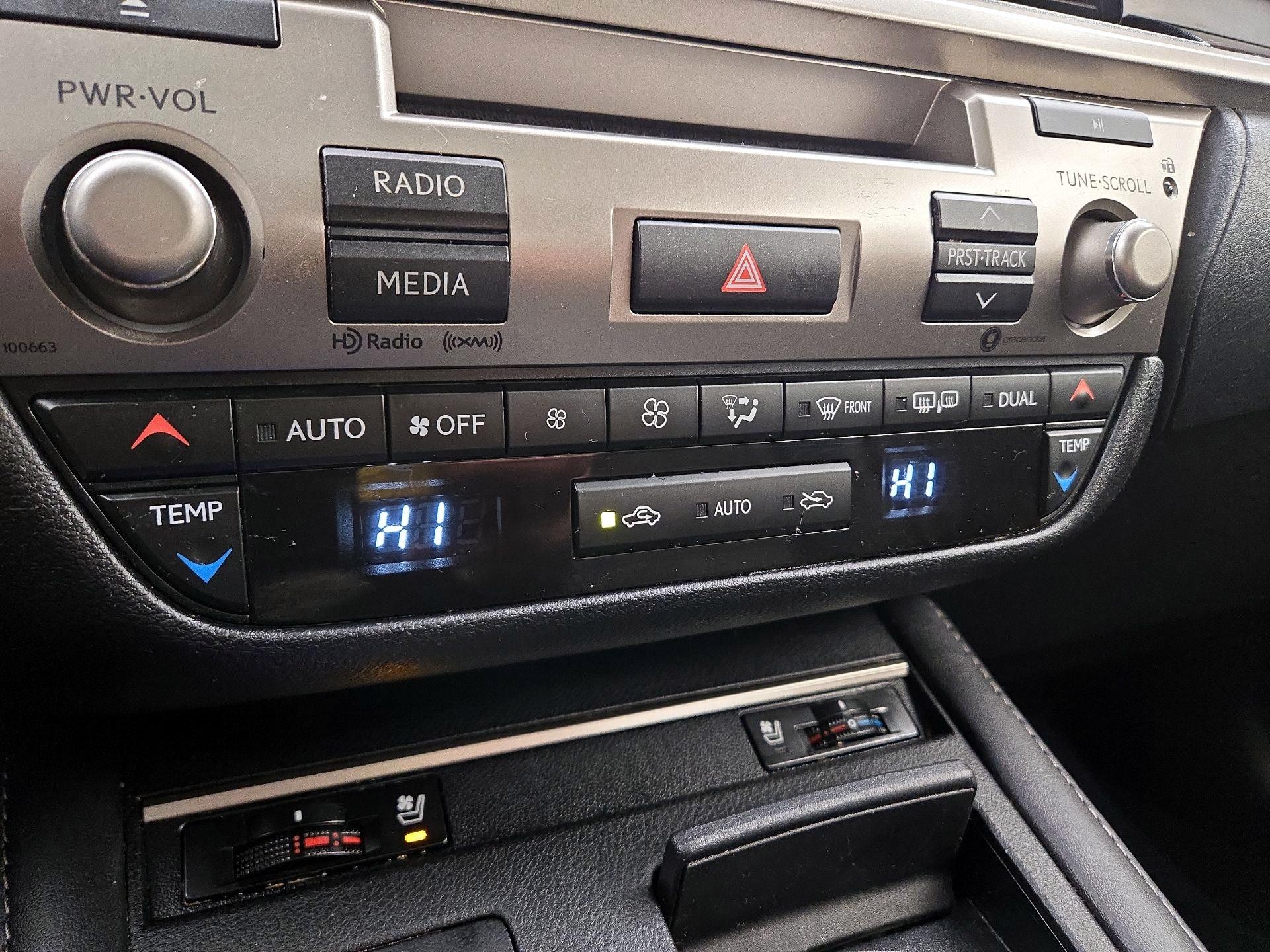 Thumbnail: 2017 Lexus ES - 16