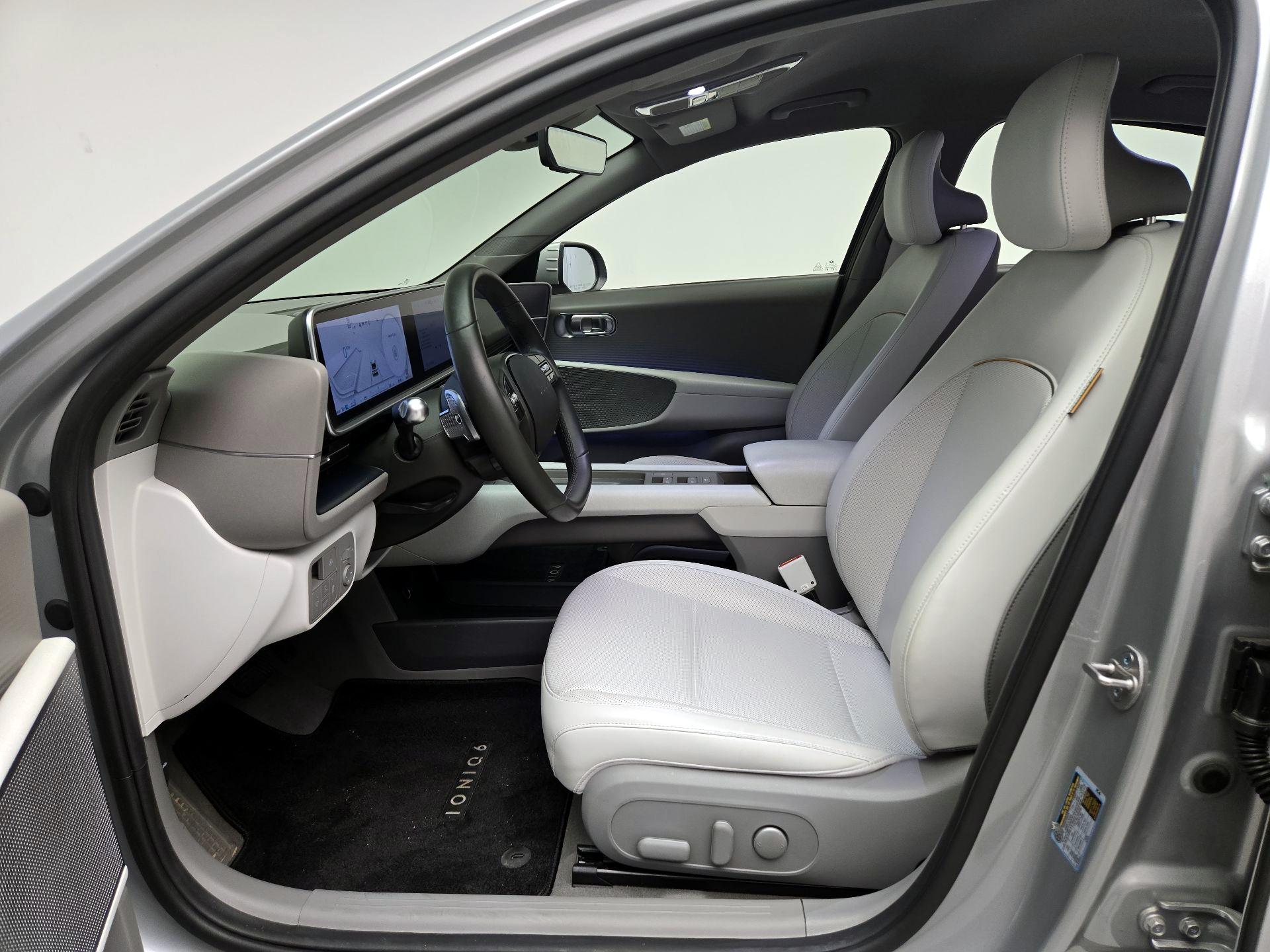 Thumbnail: 2023 Hyundai Ioniq 6 - 11