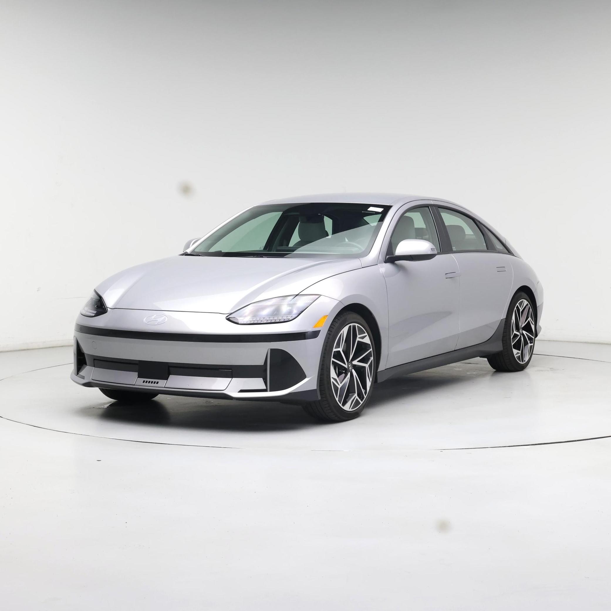 Thumbnail: 2023 Hyundai Ioniq 6 - 4