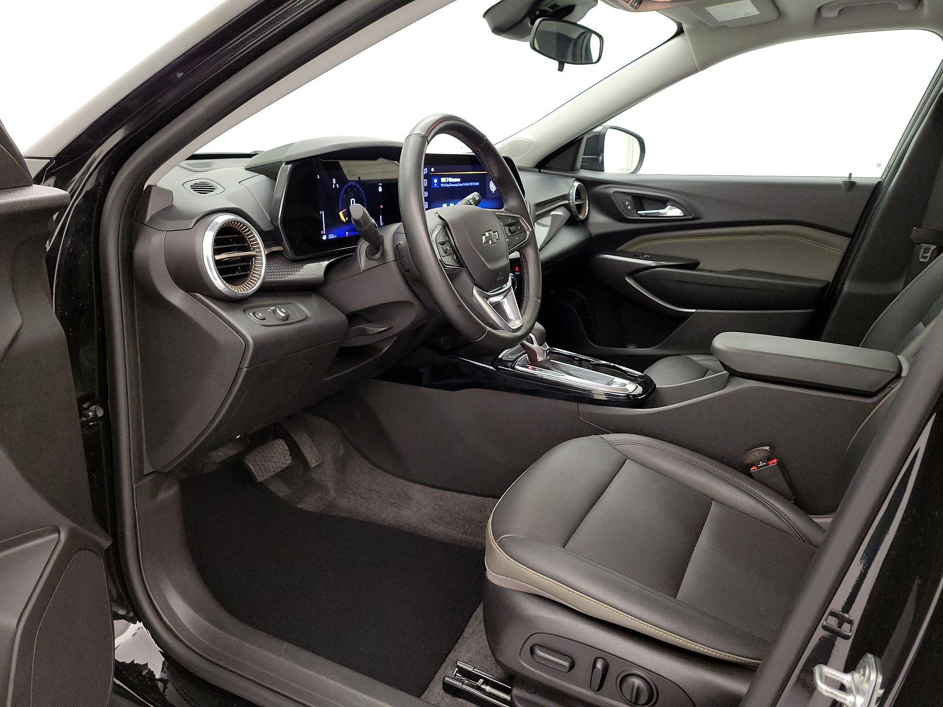 Thumbnail: 2025 Chevrolet Trax - 11