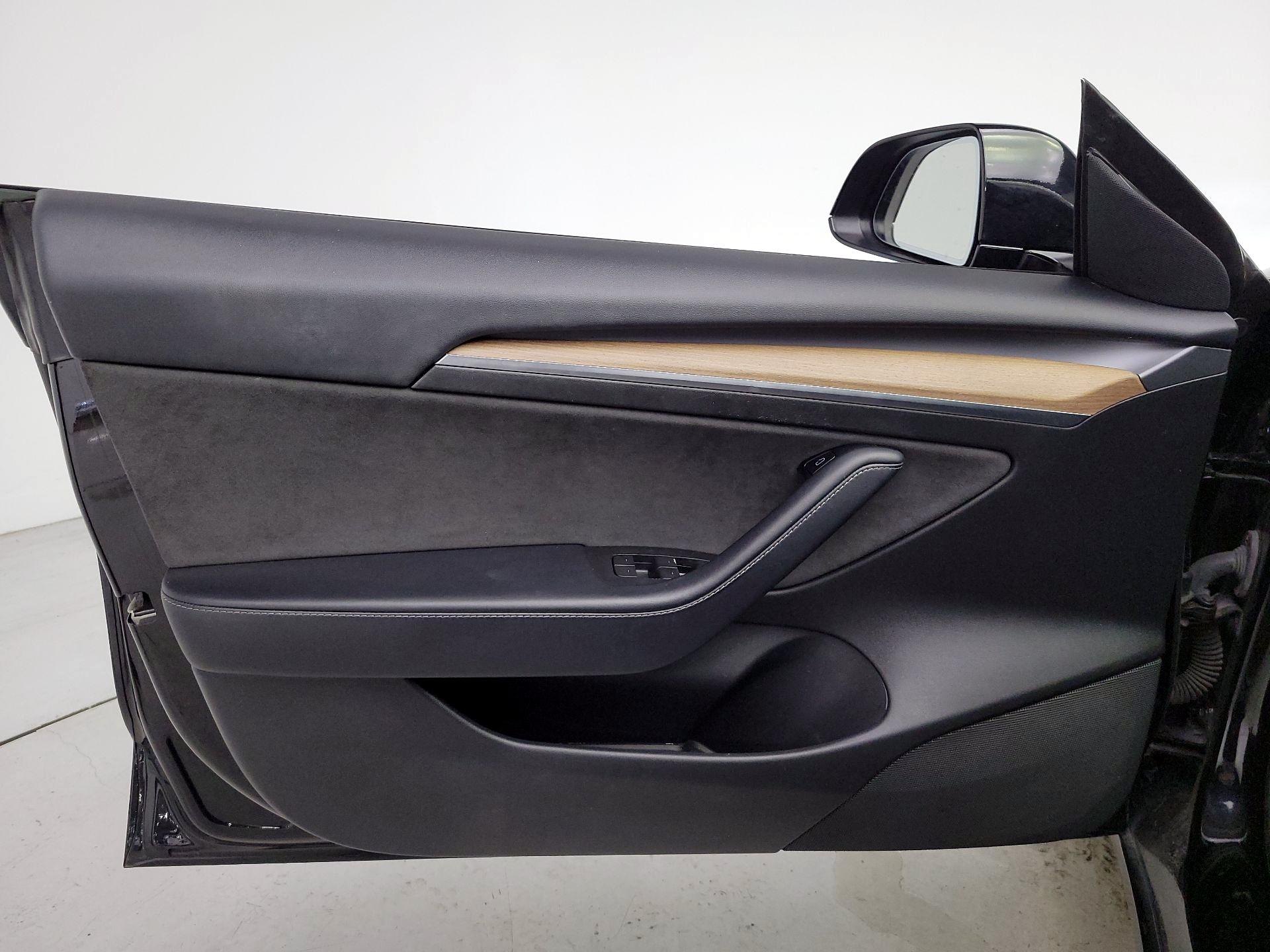 Thumbnail: 2021 Tesla Model 3 - 12