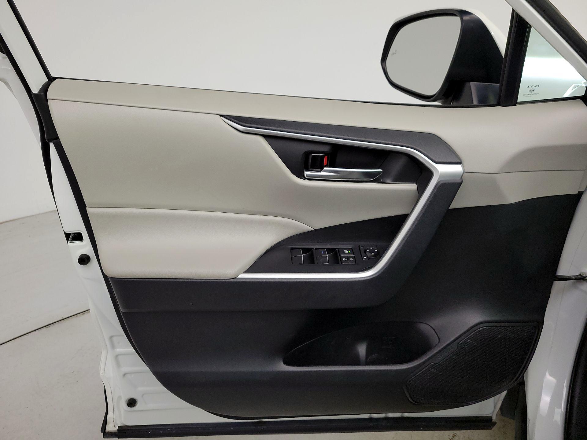 Thumbnail: 2021 Toyota RAV4 - 12