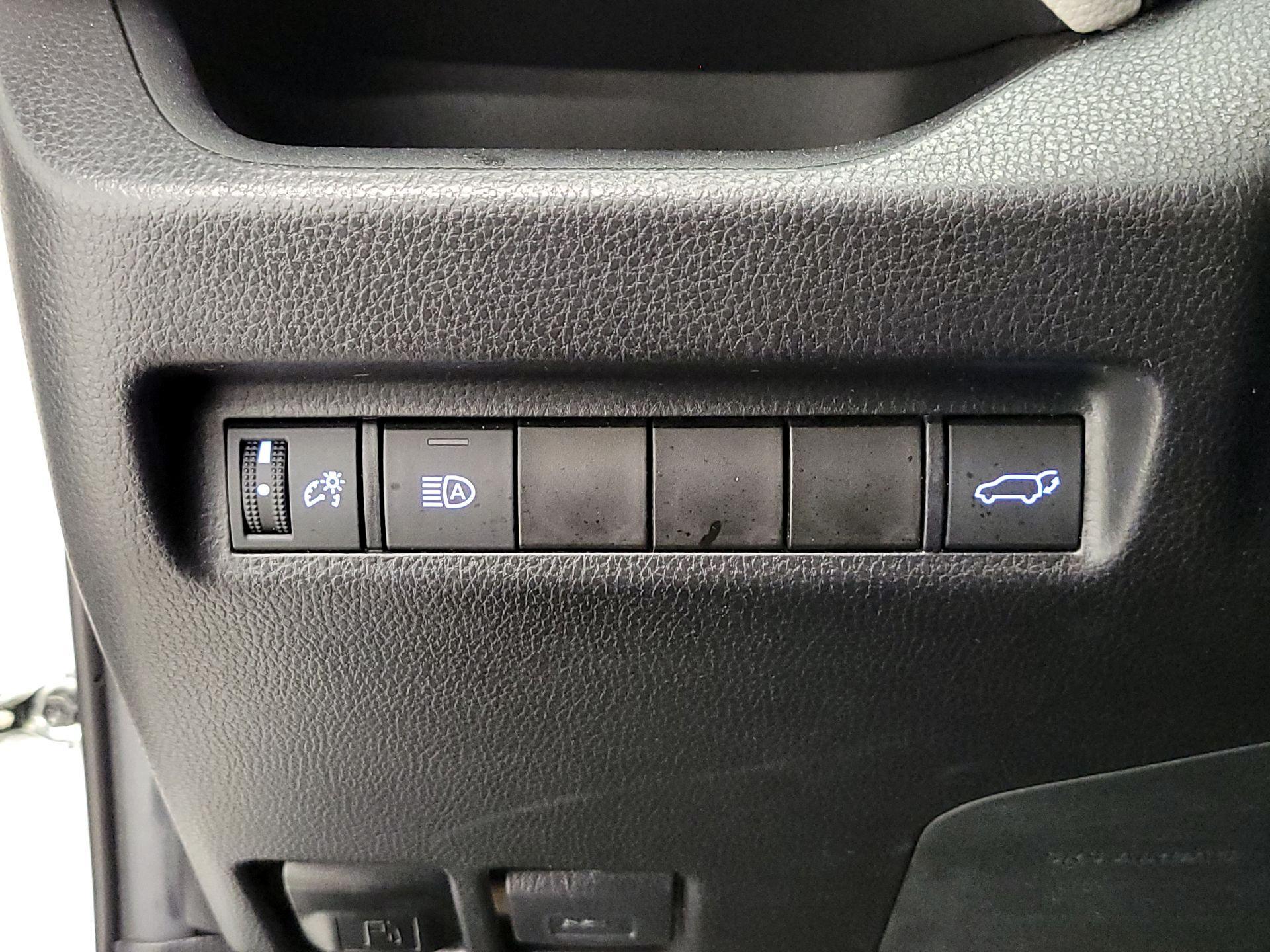 Thumbnail: 2021 Toyota RAV4 - 13