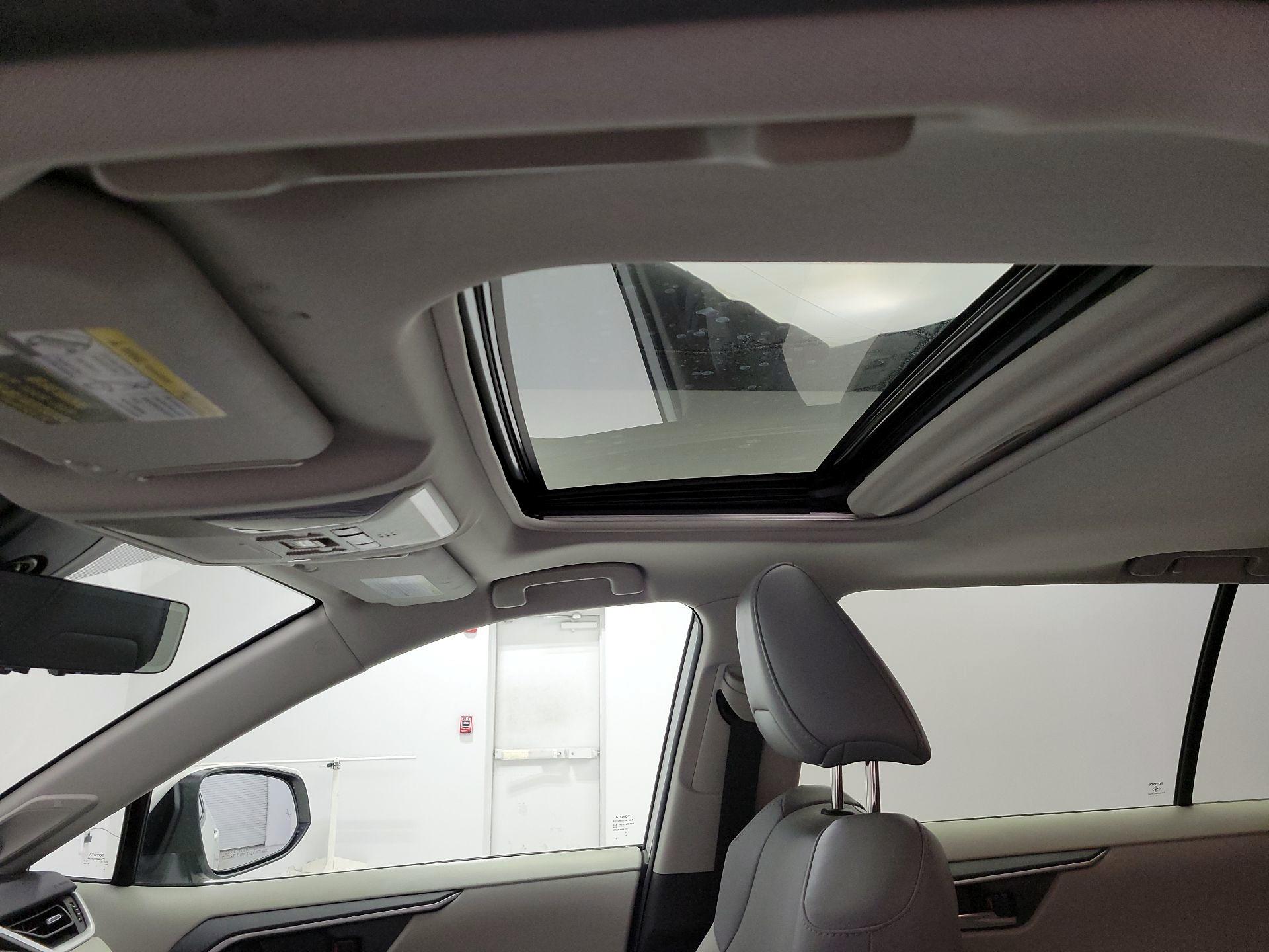 Thumbnail: 2021 Toyota RAV4 - 19