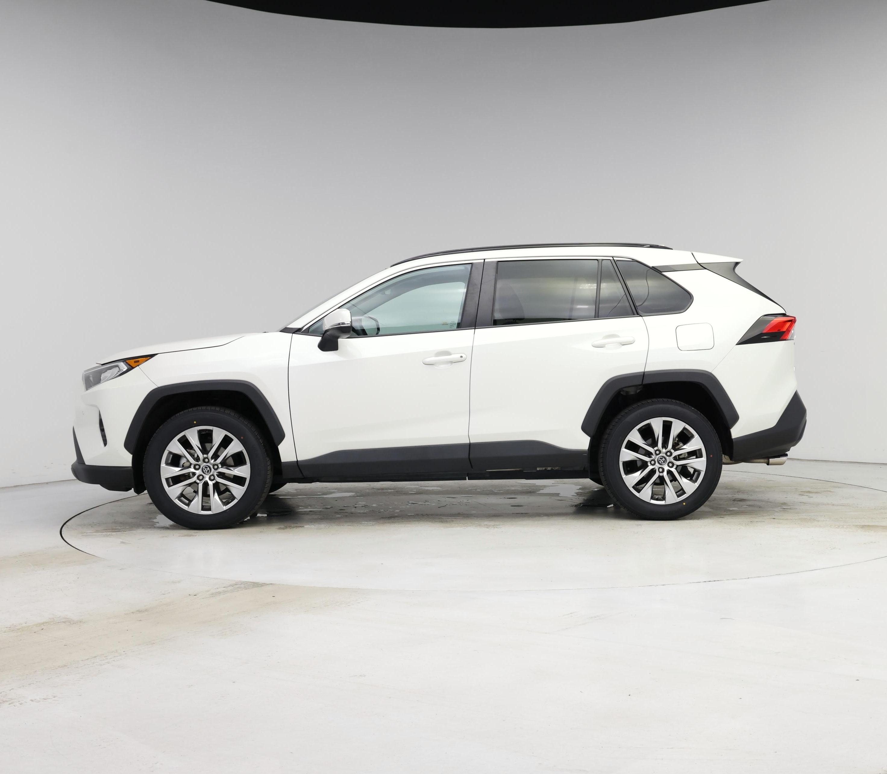 Thumbnail: 2021 Toyota RAV4 - 3