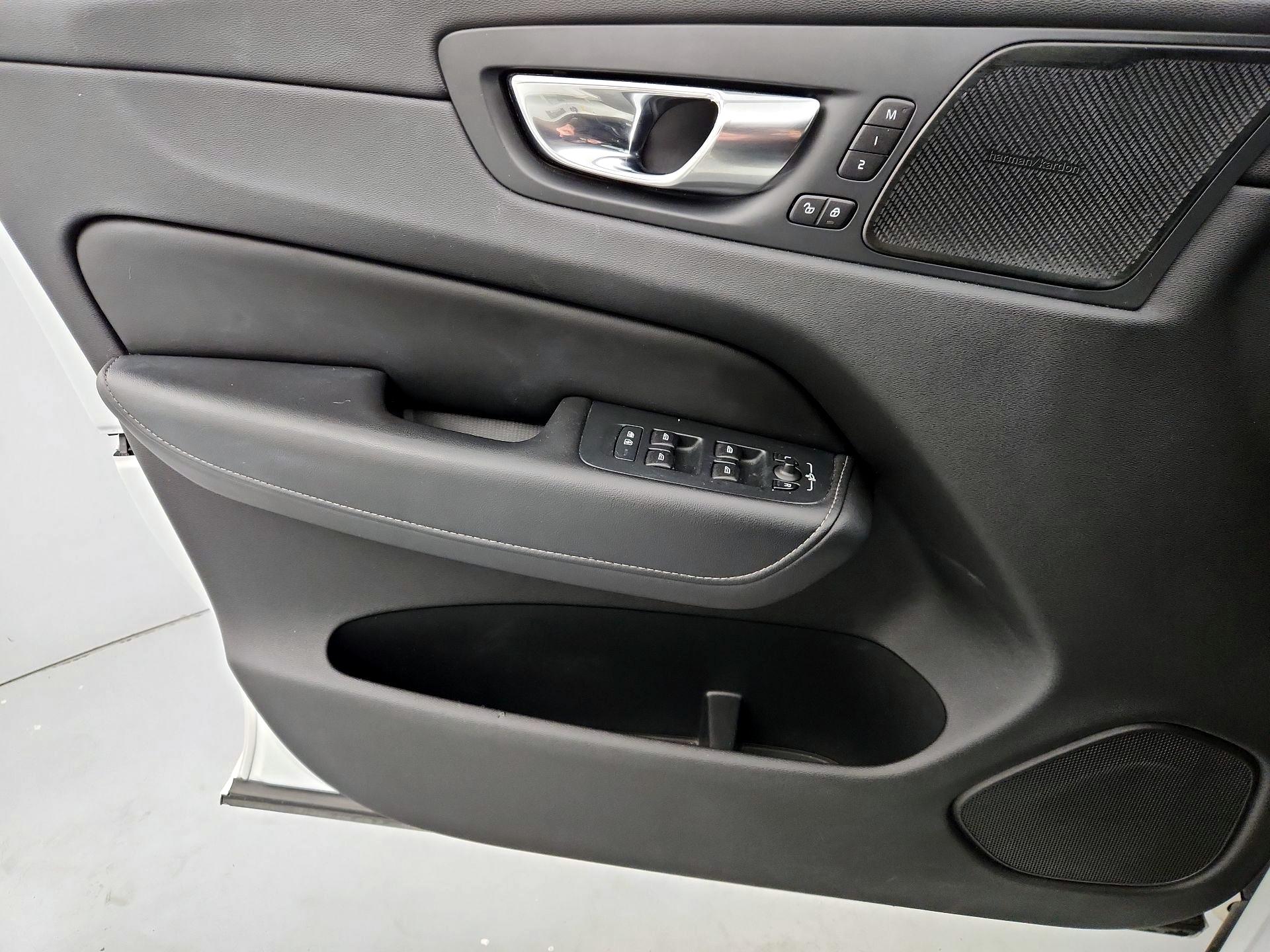 Thumbnail: 2021 Volvo XC60 - 12