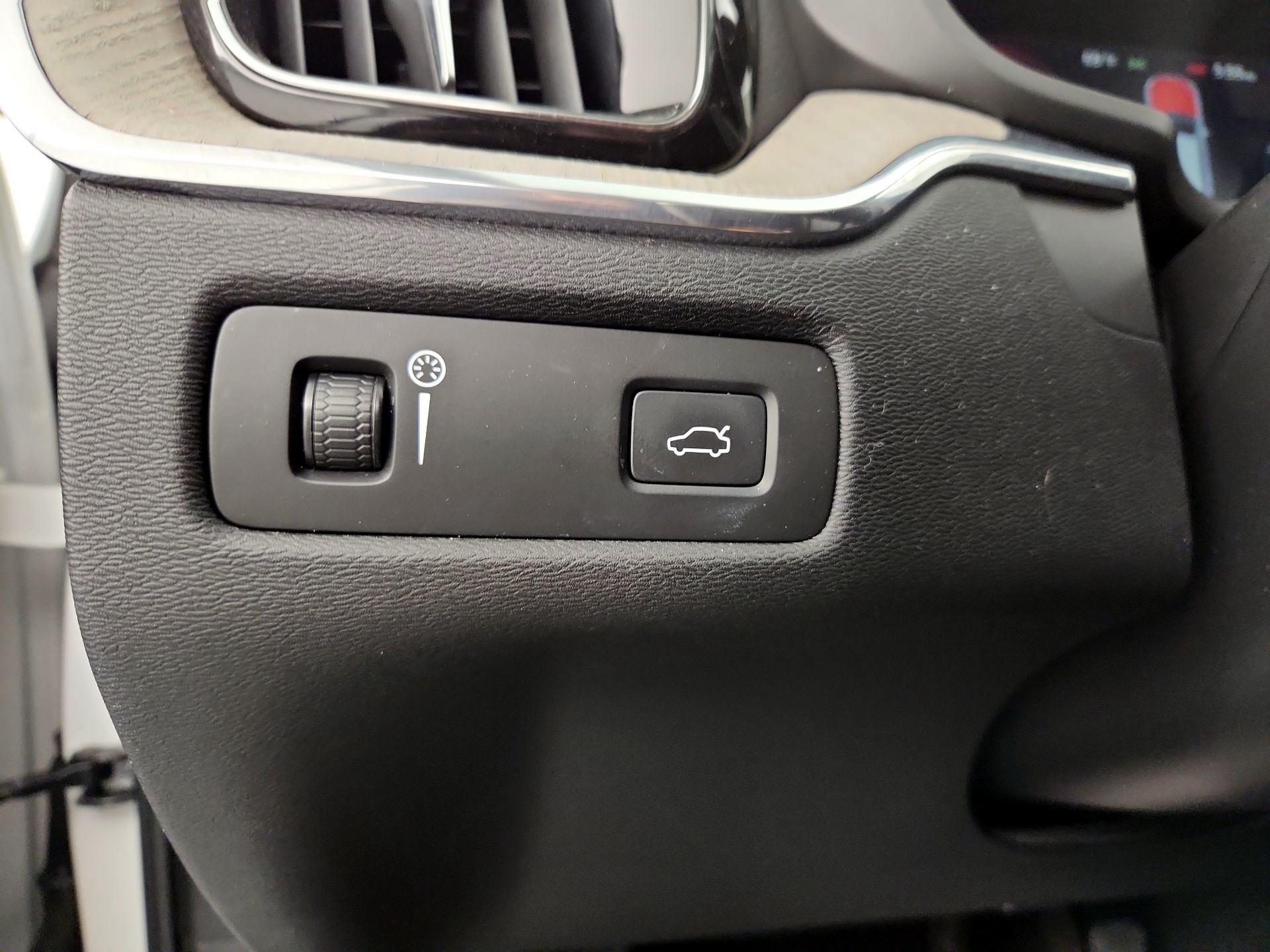 Thumbnail: 2021 Volvo XC60 - 13