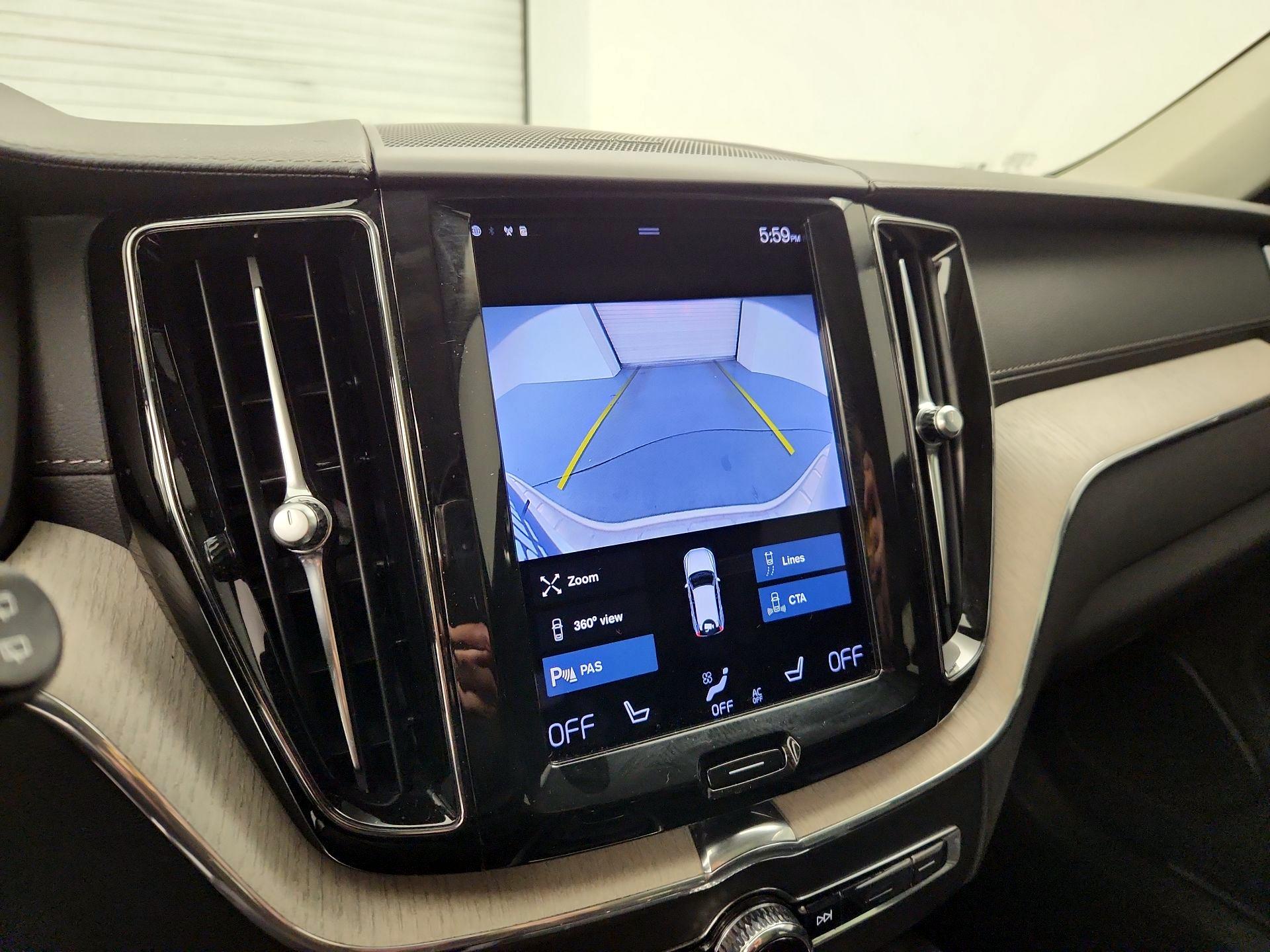 Thumbnail: 2021 Volvo XC60 - 15