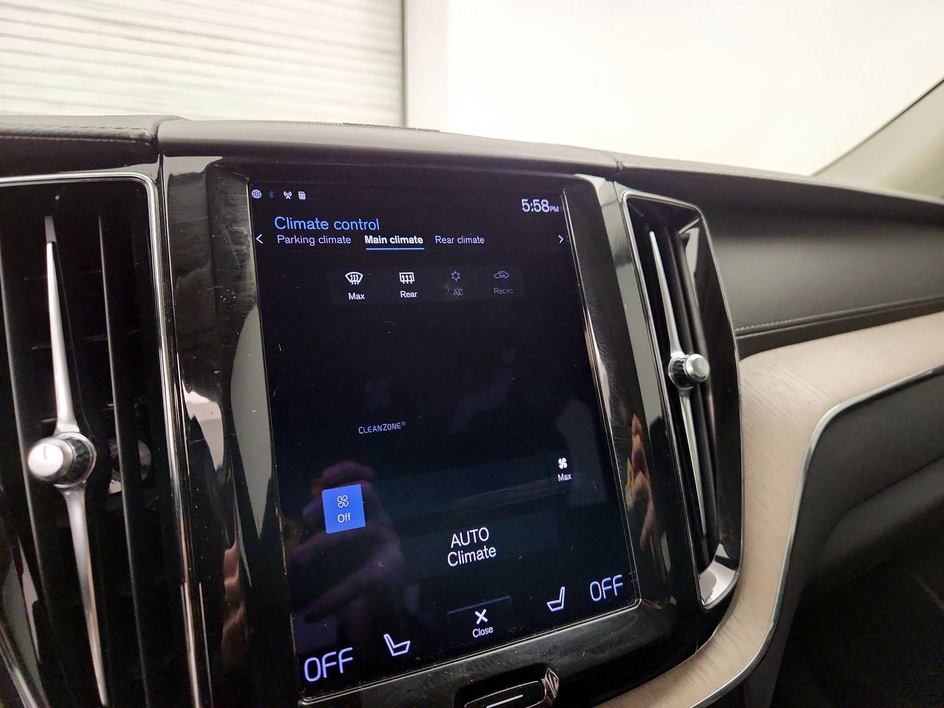 Thumbnail: 2021 Volvo XC60 - 17