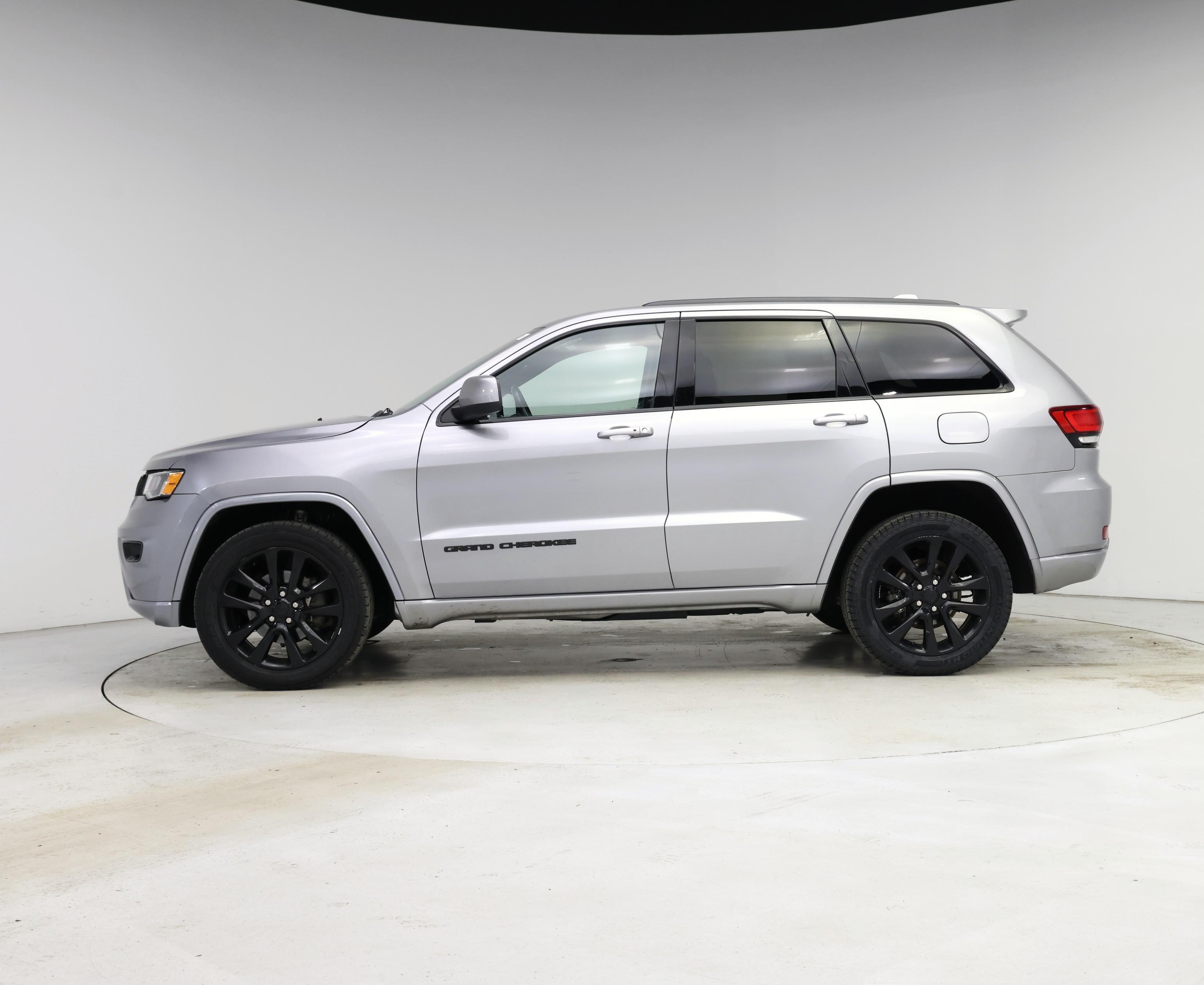 Thumbnail: 2019 Jeep Grand Cherokee - 3