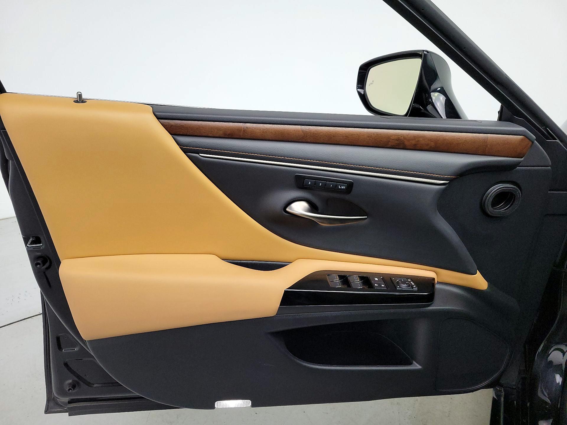 Thumbnail: 2022 Lexus ES - 12