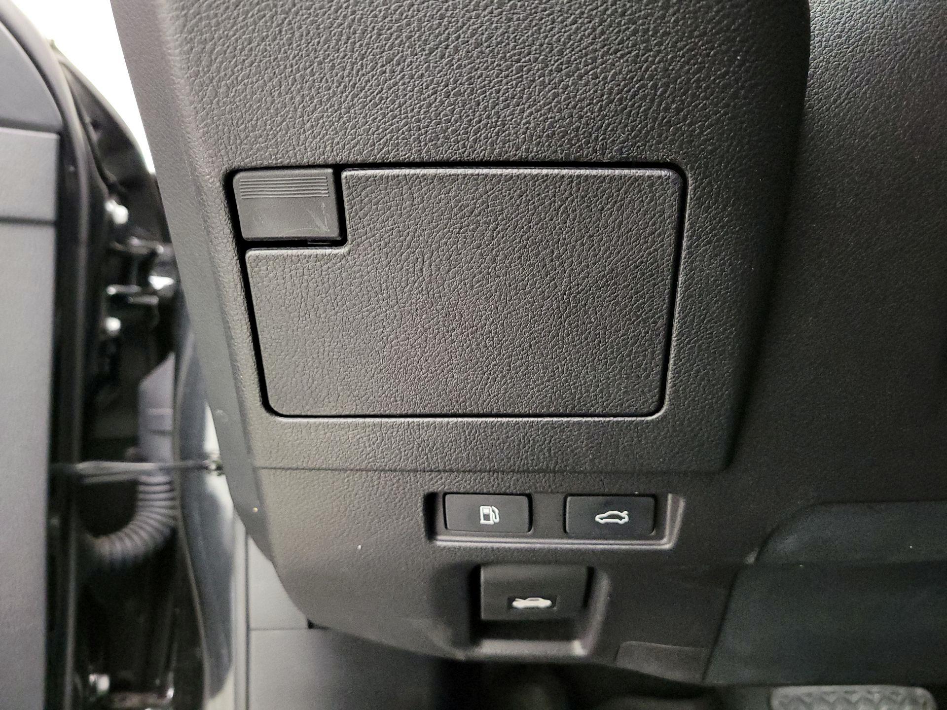 Thumbnail: 2022 Lexus ES - 13