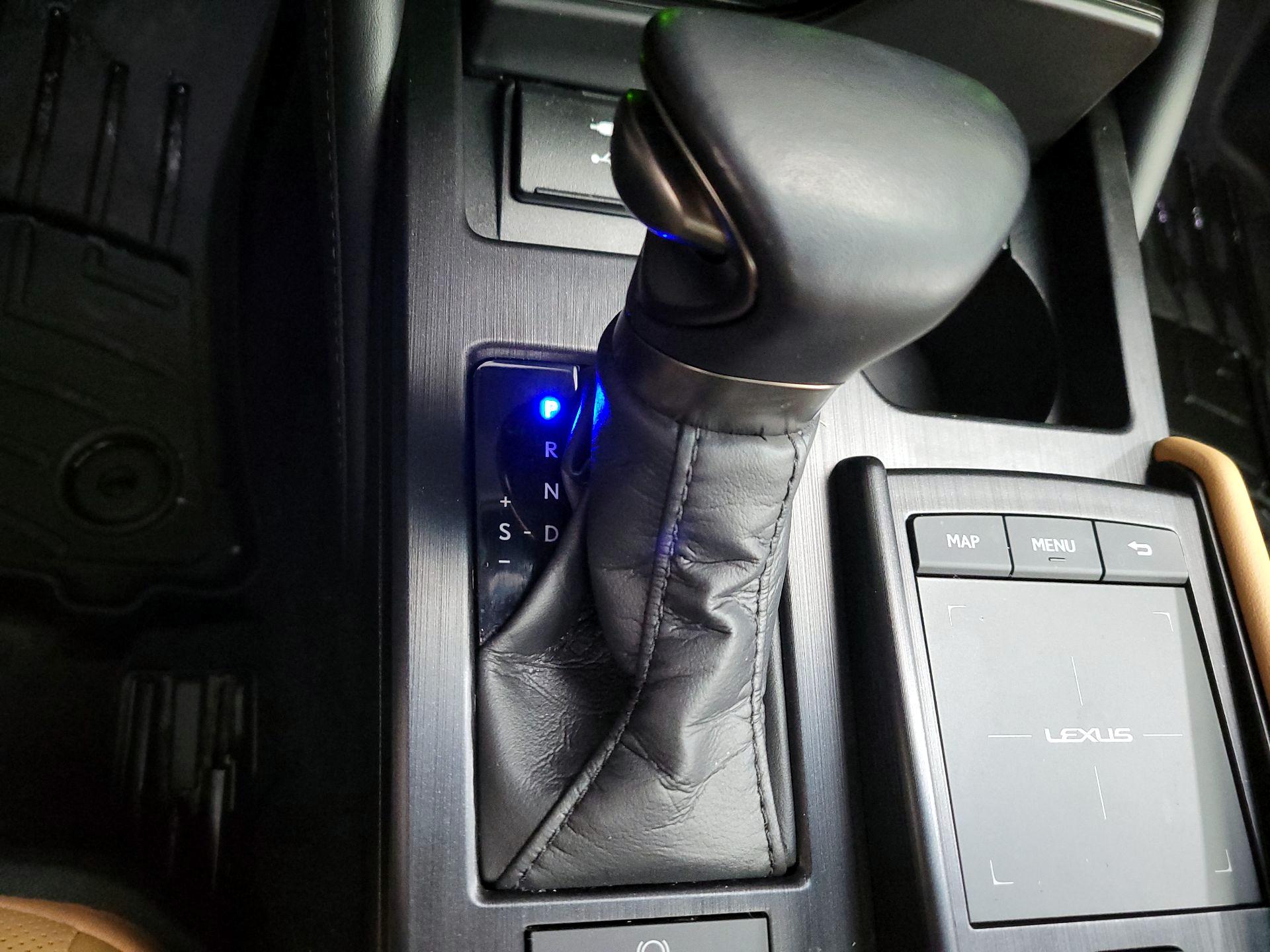 Thumbnail: 2022 Lexus ES - 18