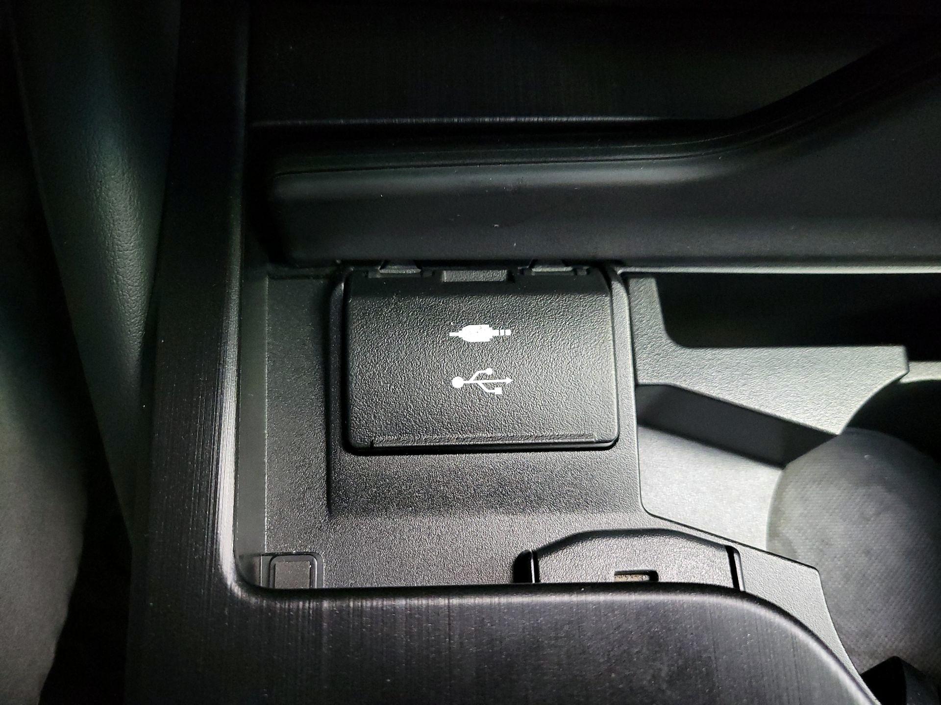 Thumbnail: 2022 Lexus ES - 19