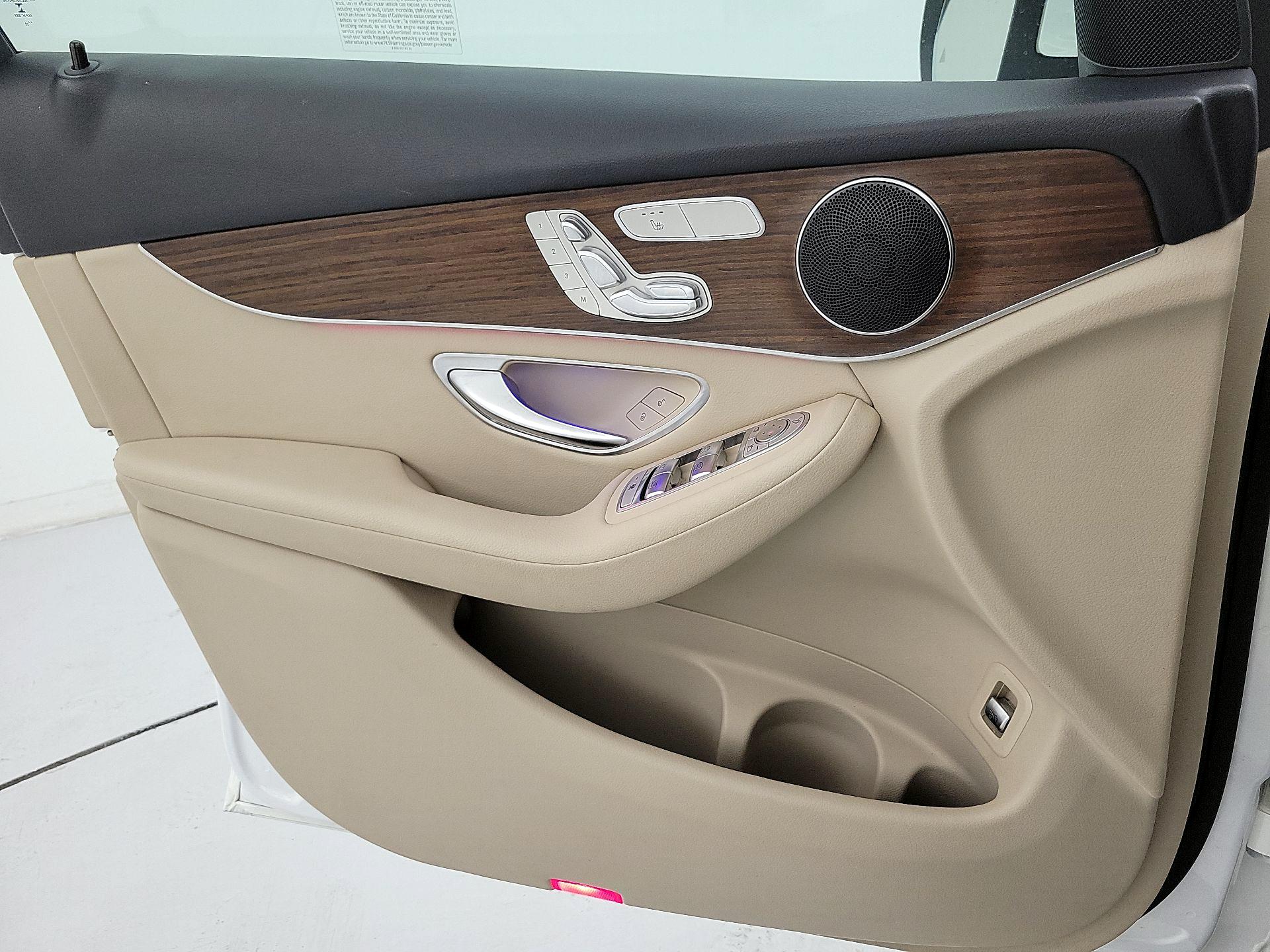 Thumbnail: 2022 Mercedes-Benz GLC - 12