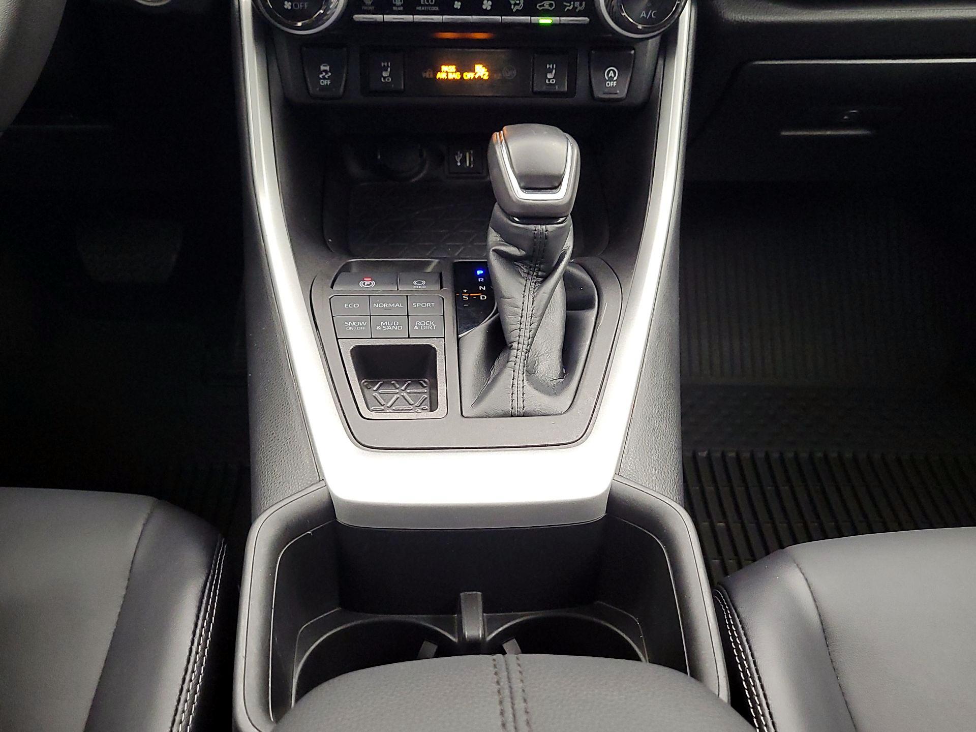 Thumbnail: 2023 Toyota RAV4 - 17