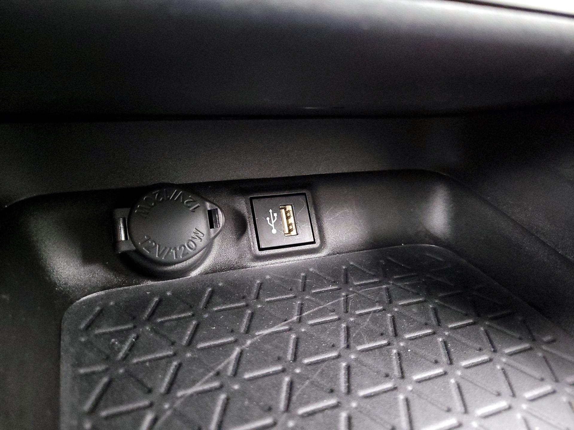 Thumbnail: 2023 Toyota RAV4 - 18