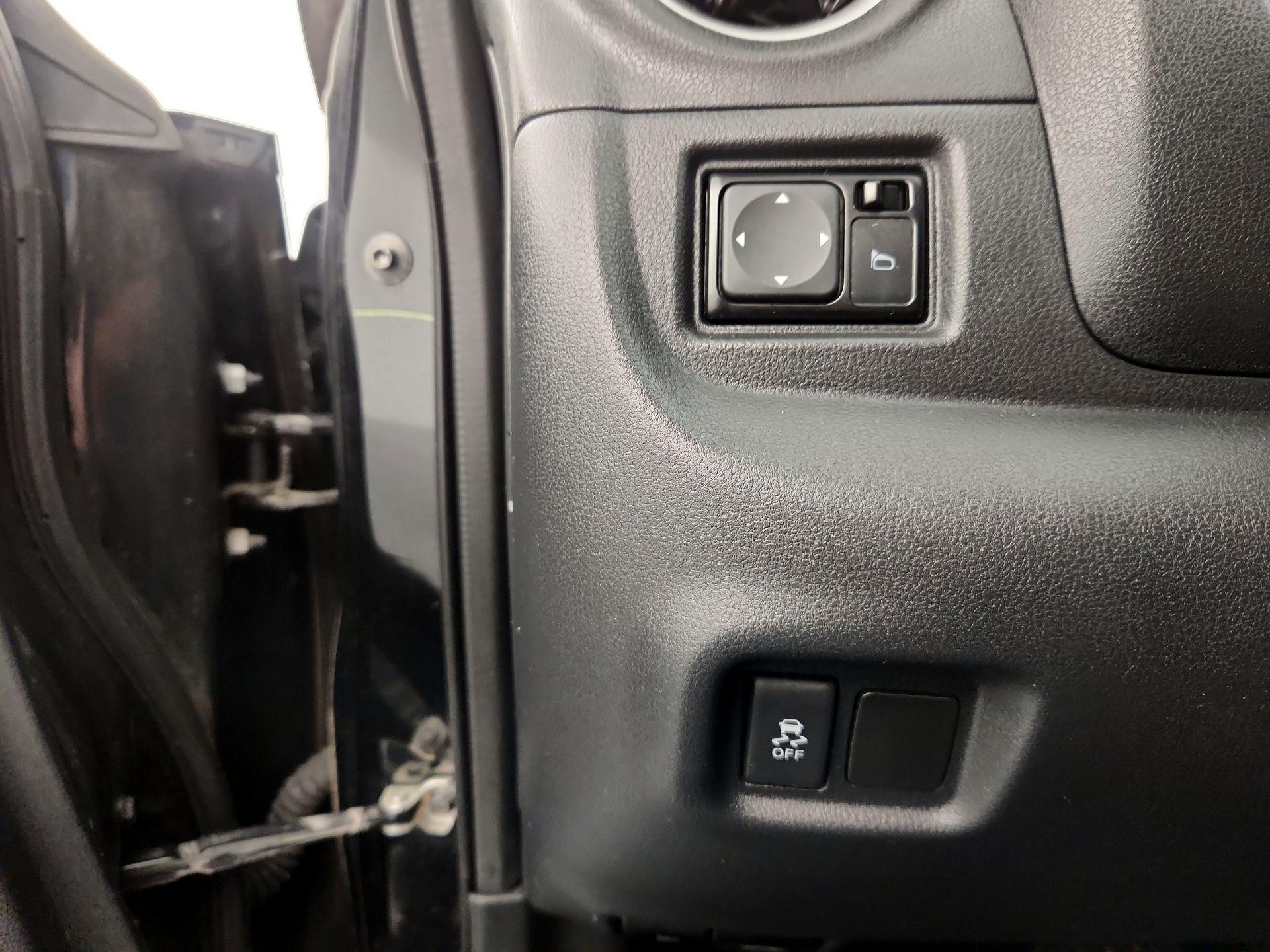 Thumbnail: 2015 Nissan Versa Note - 13