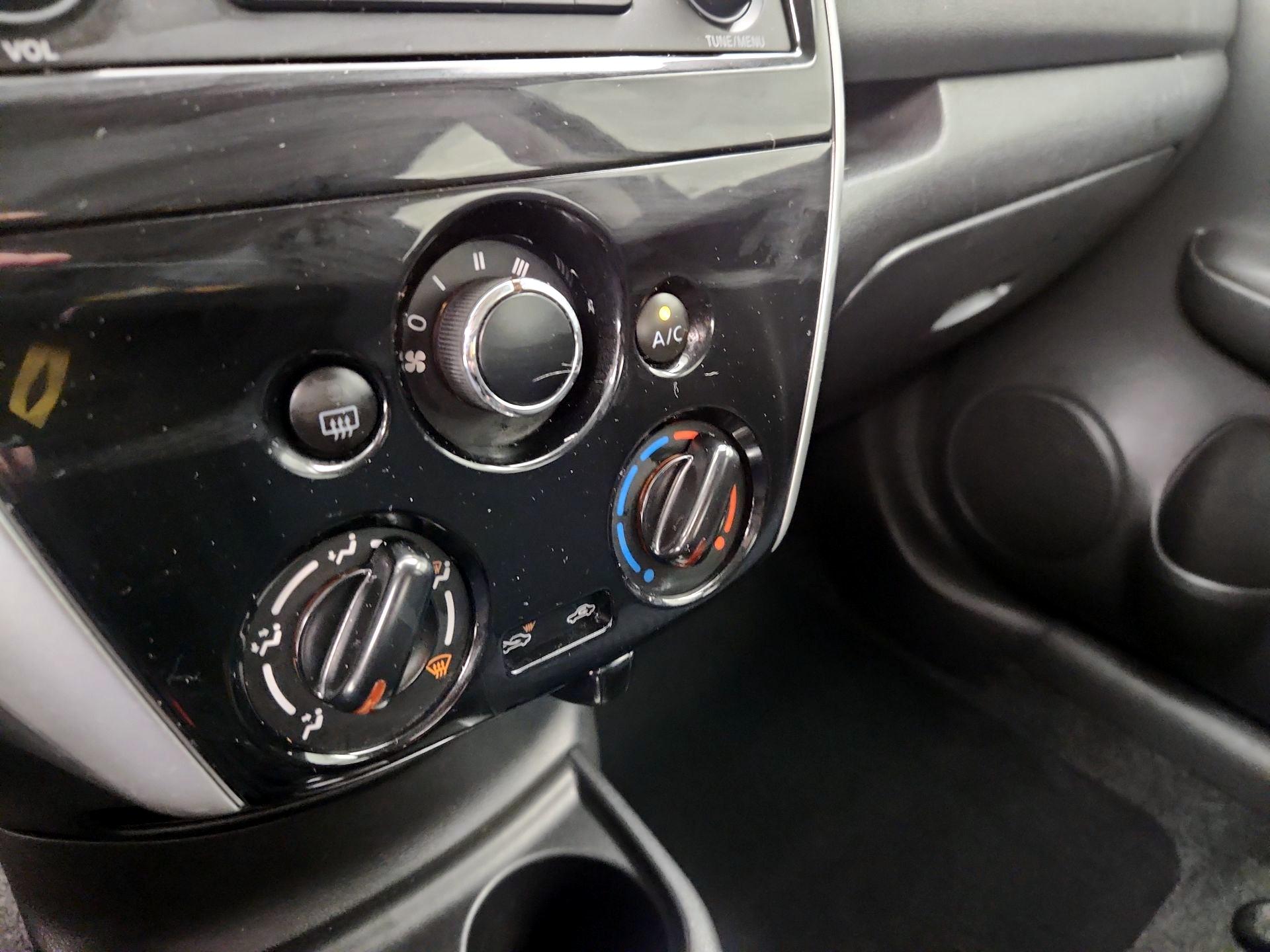 Thumbnail: 2015 Nissan Versa Note - 15