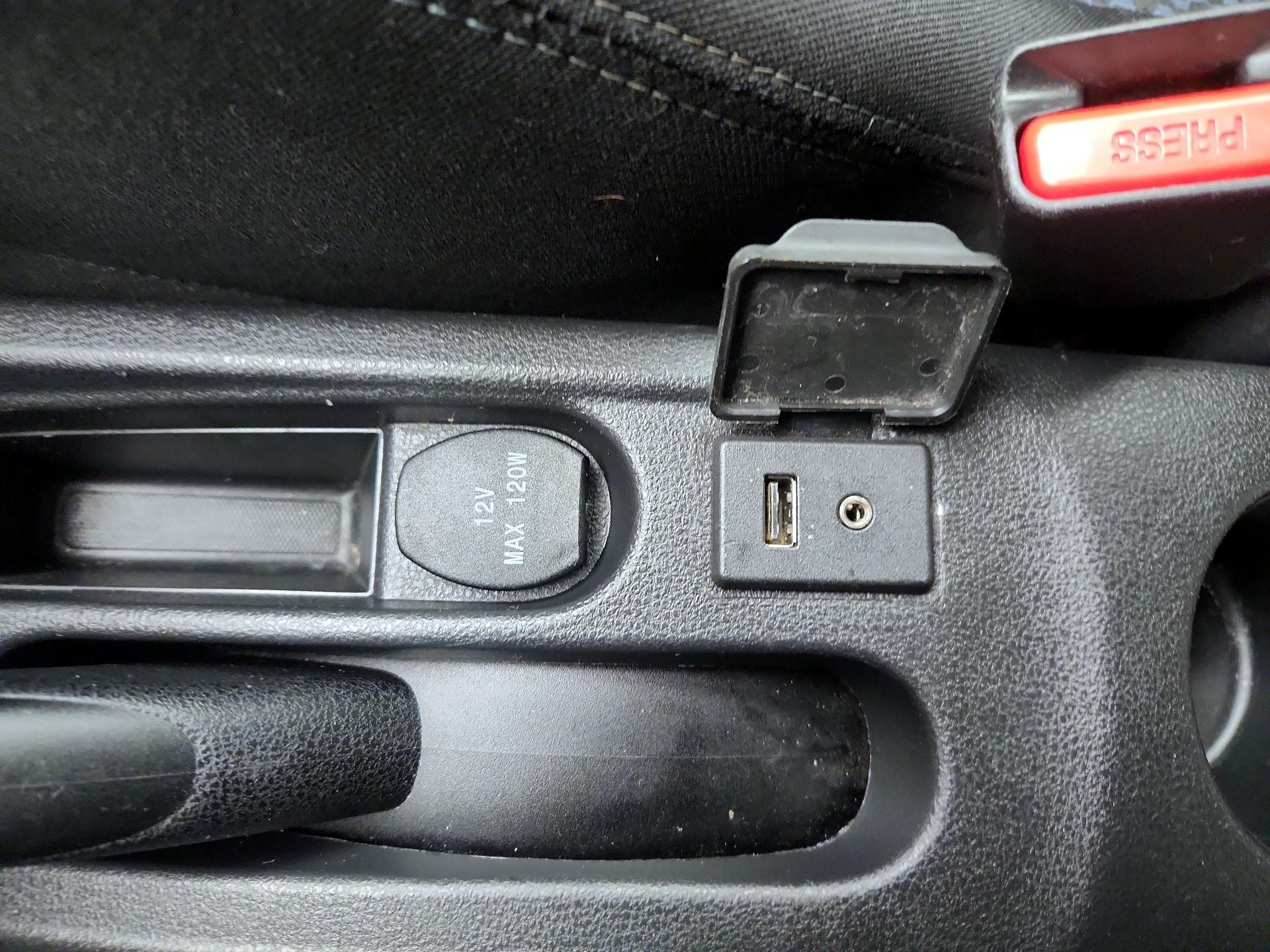 Thumbnail: 2015 Nissan Versa Note - 17