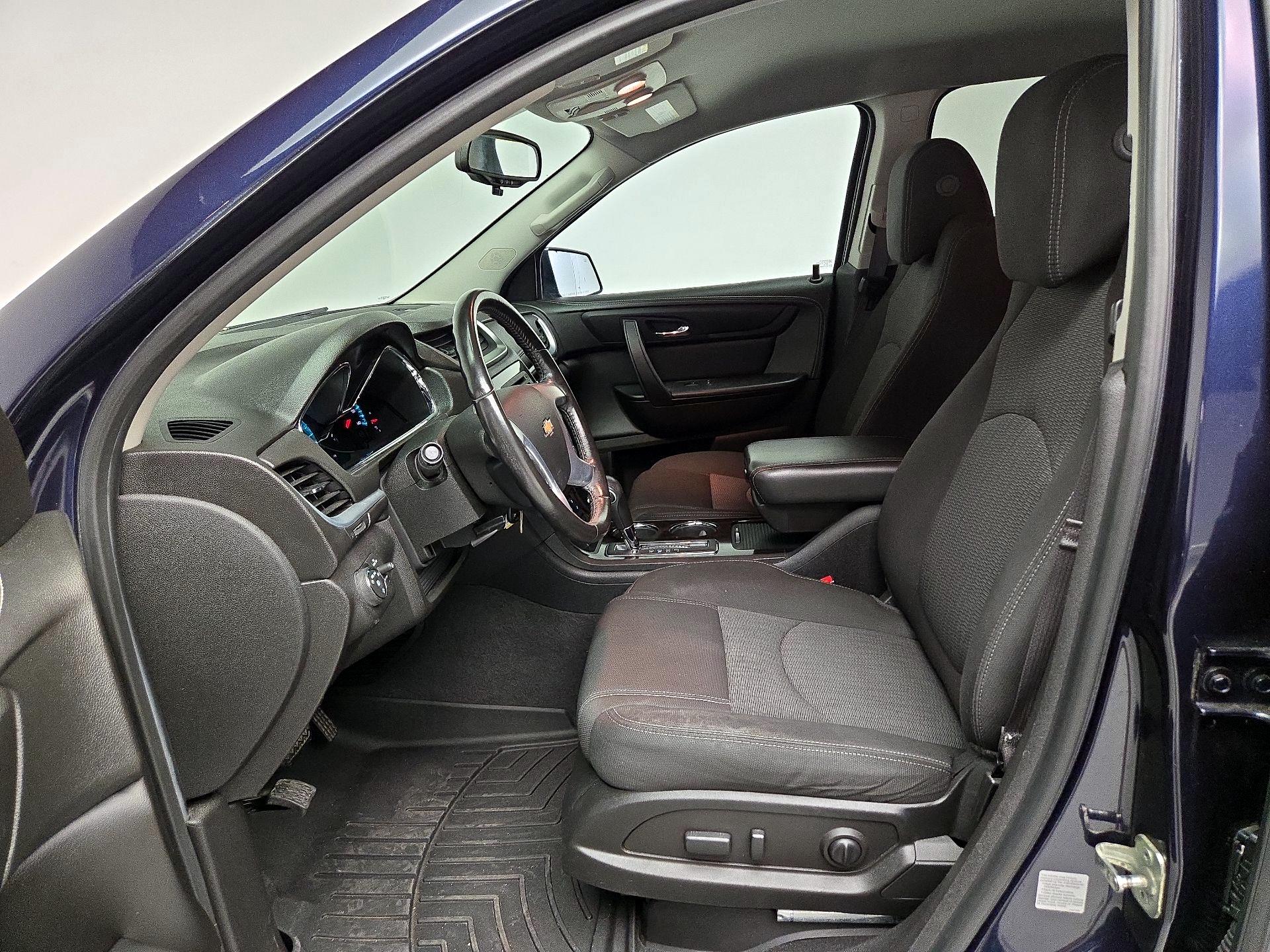 Thumbnail: 2015 Chevrolet Traverse - 11