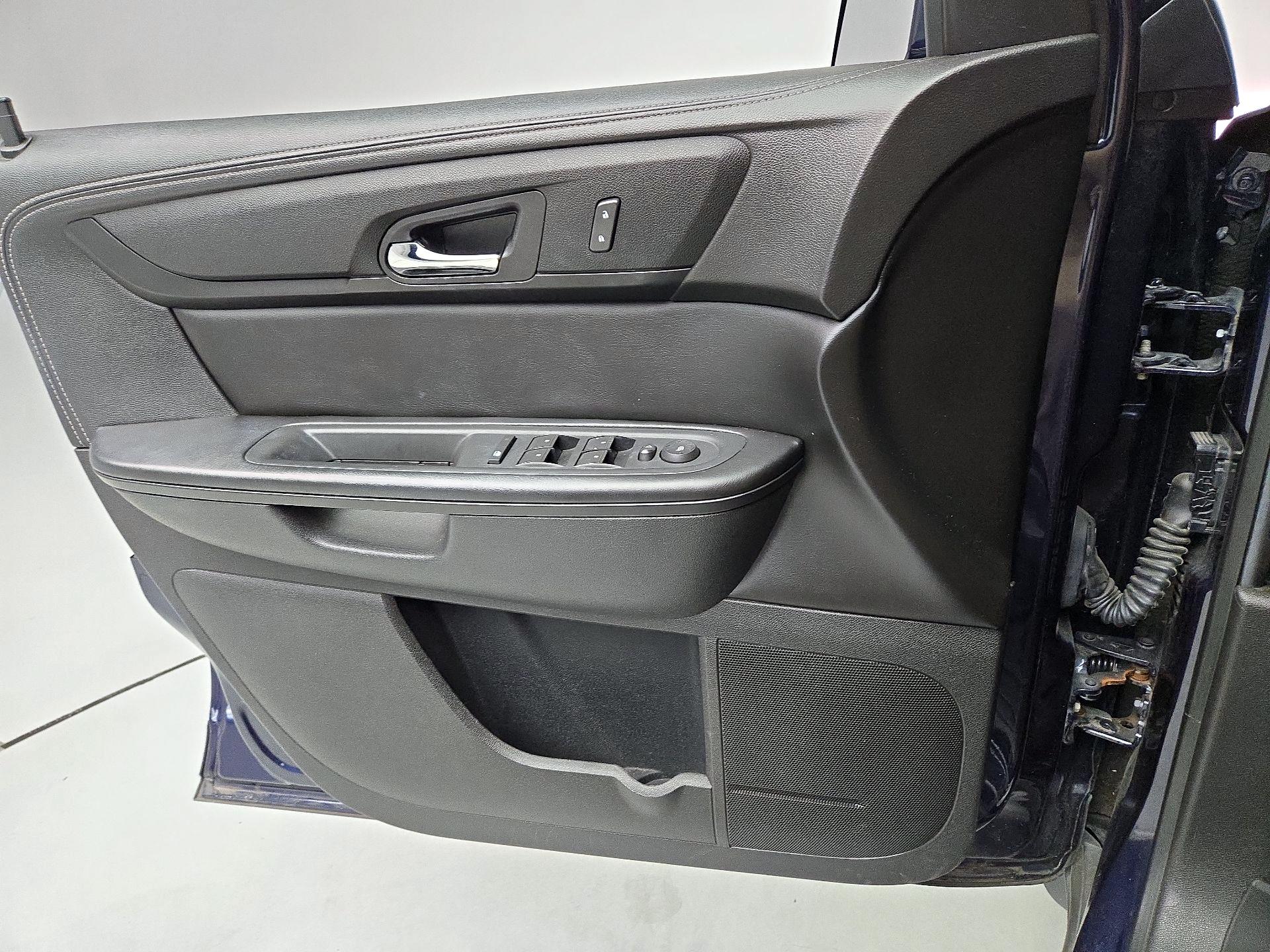 Thumbnail: 2015 Chevrolet Traverse - 12