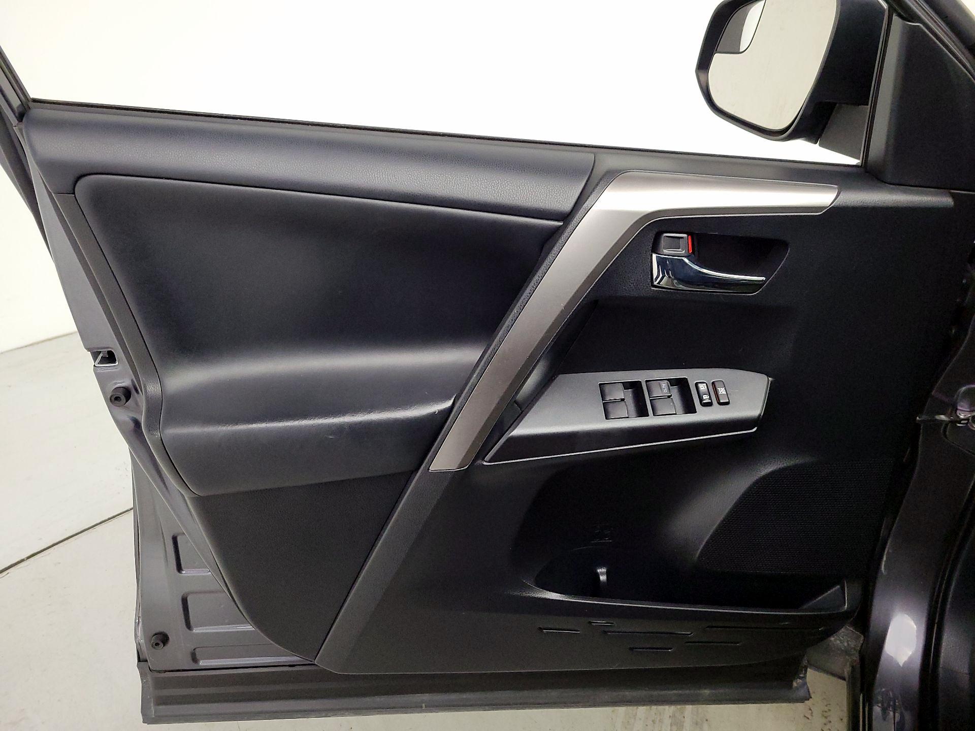 Thumbnail: 2017 Toyota RAV4 - 12