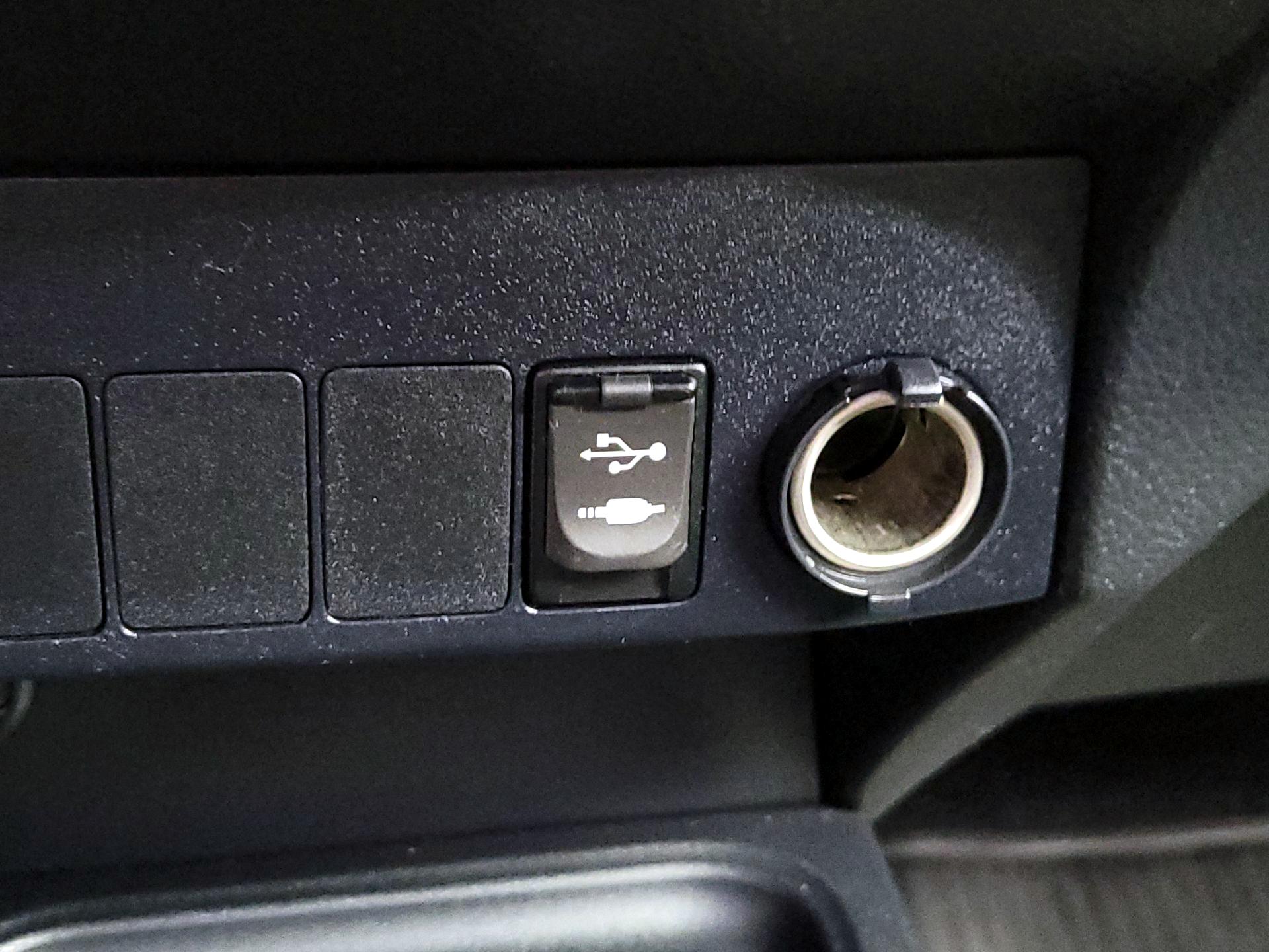 Thumbnail: 2017 Toyota RAV4 - 18