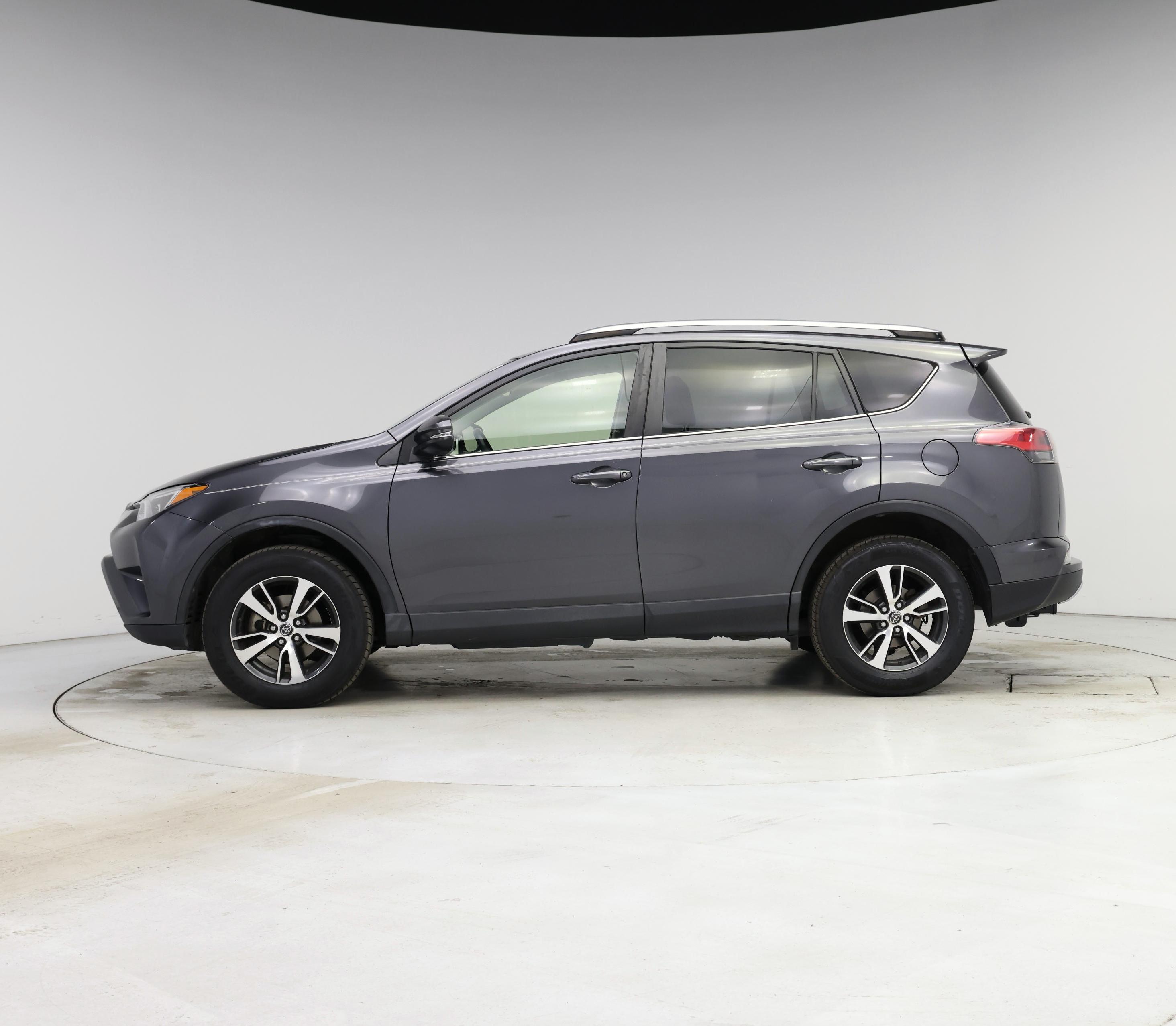 Thumbnail: 2017 Toyota RAV4 - 3