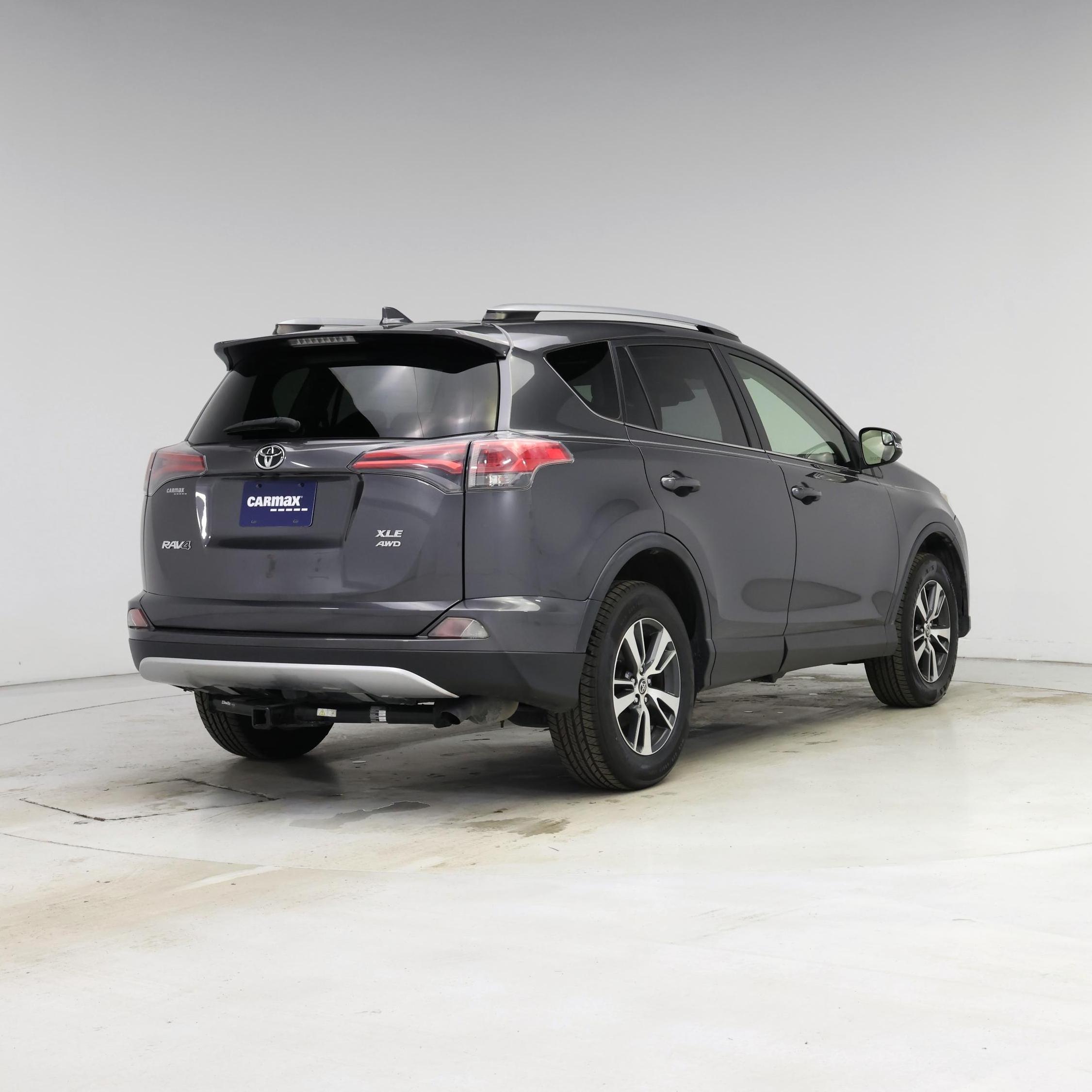 Thumbnail: 2017 Toyota RAV4 - 8