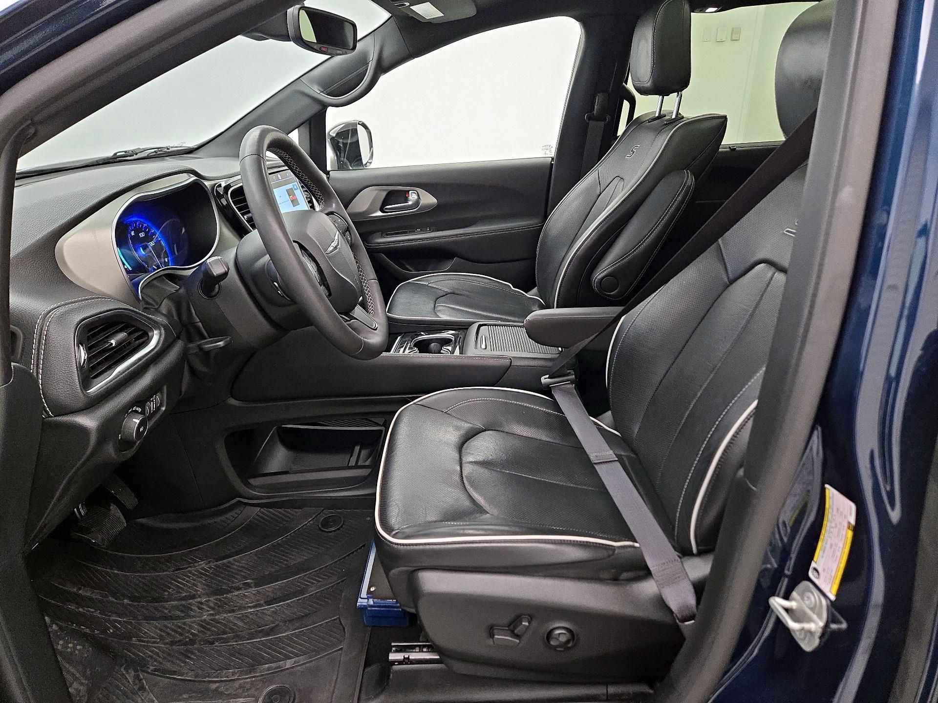 Thumbnail: 2023 Chrysler Pacifica - 11