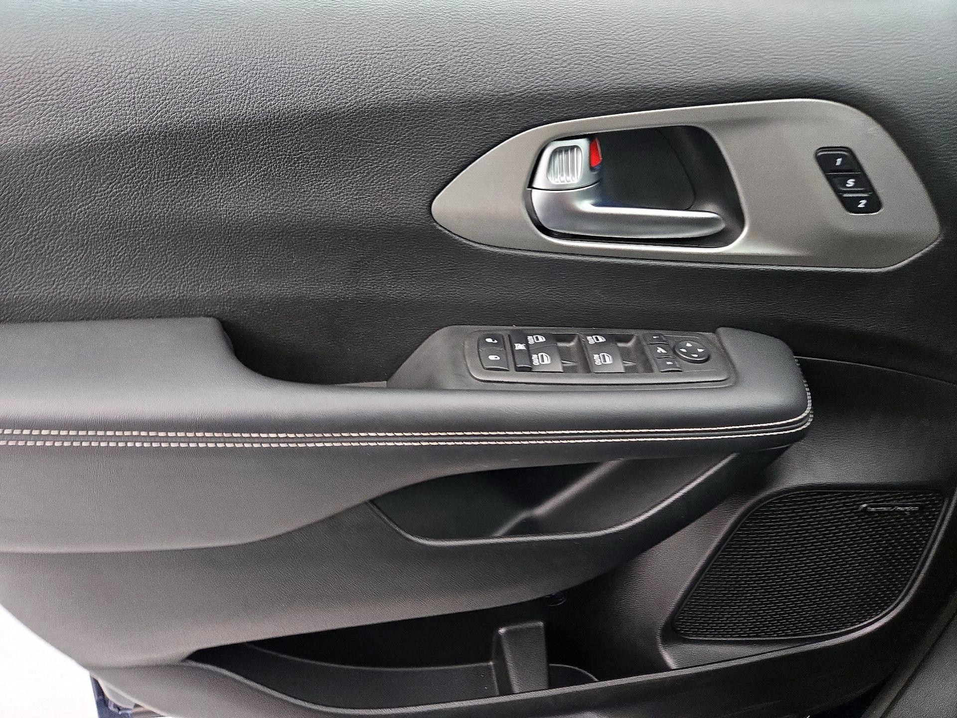 Thumbnail: 2023 Chrysler Pacifica - 12