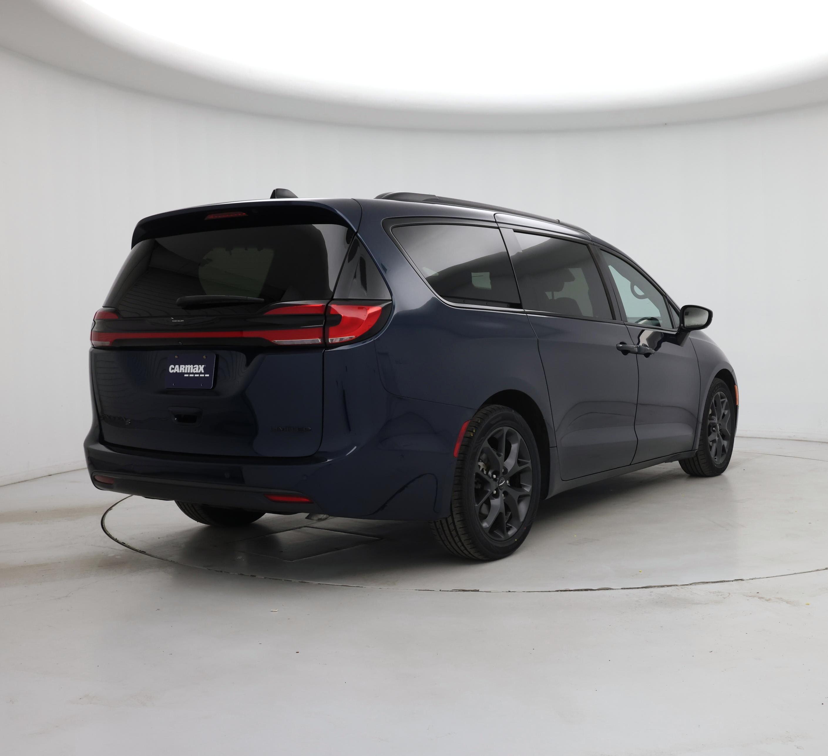 Thumbnail: 2023 Chrysler Pacifica - 8