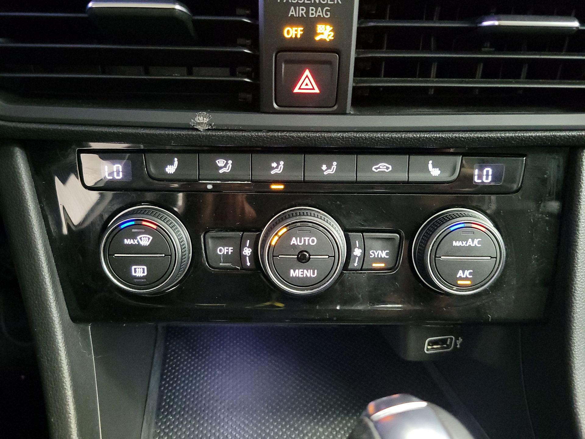 Thumbnail: 2019 Volkswagen Jetta - 16