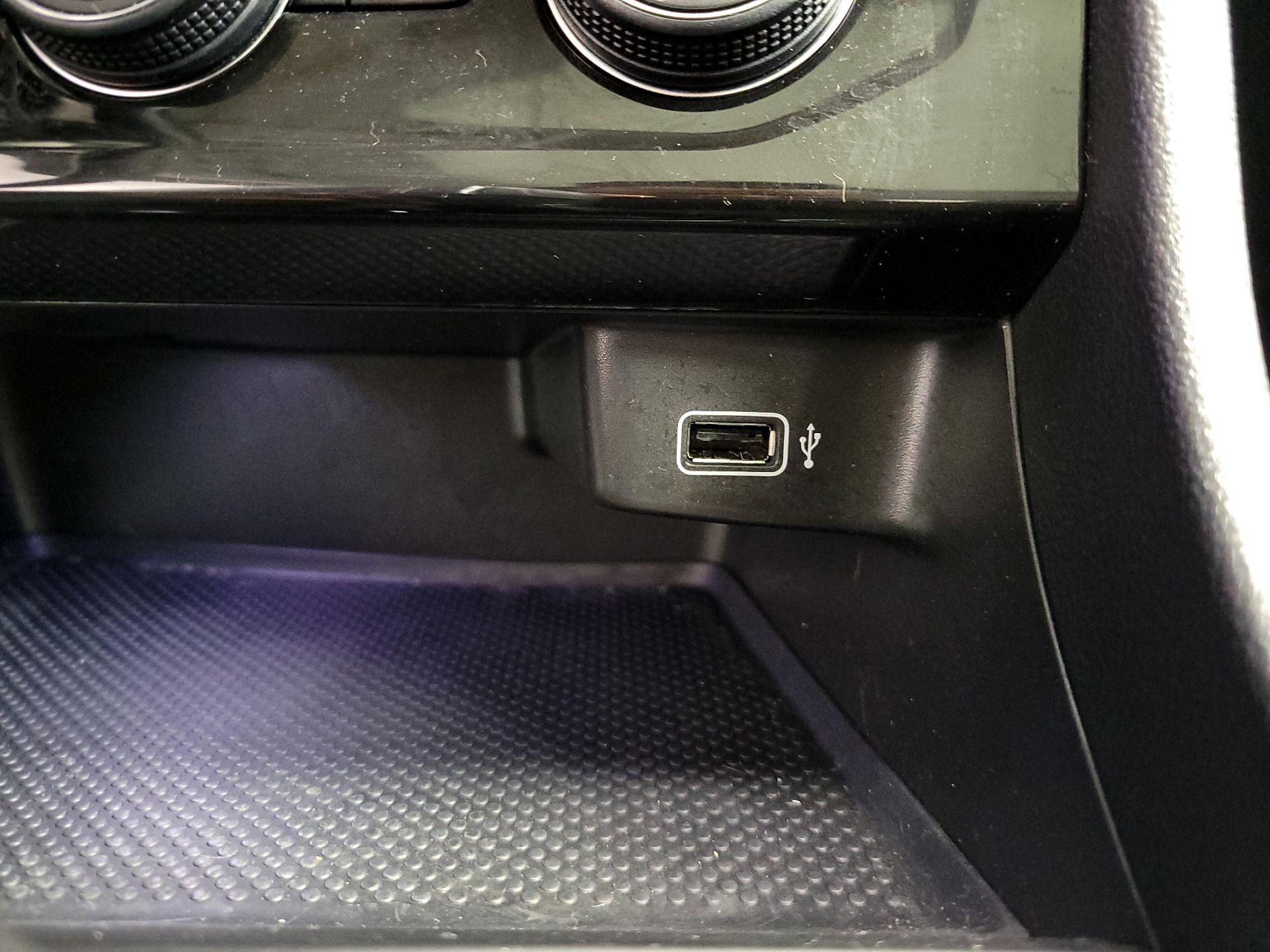 Thumbnail: 2019 Volkswagen Jetta - 18