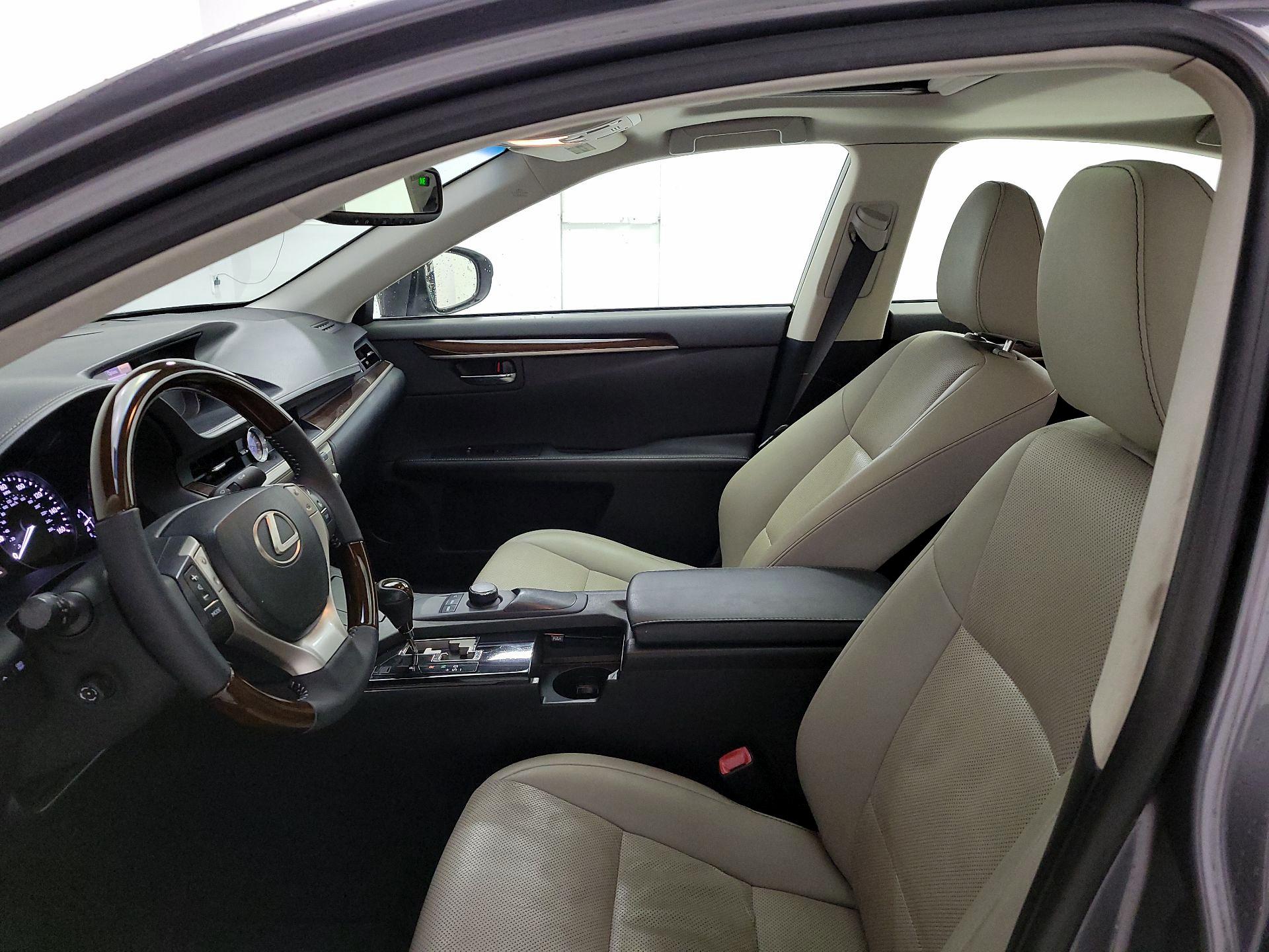 Thumbnail: 2014 Lexus ES - 11