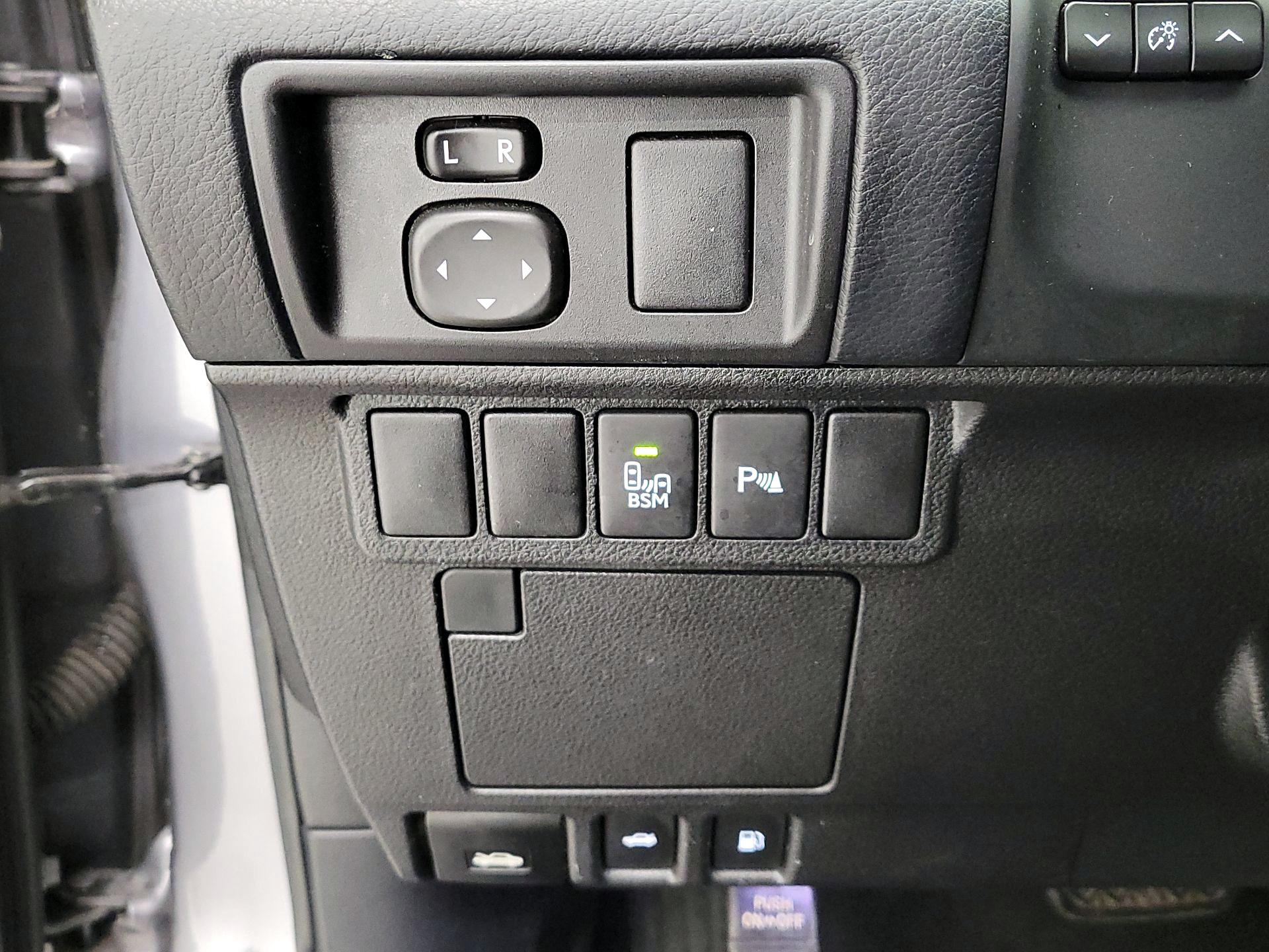 Thumbnail: 2014 Lexus ES - 13