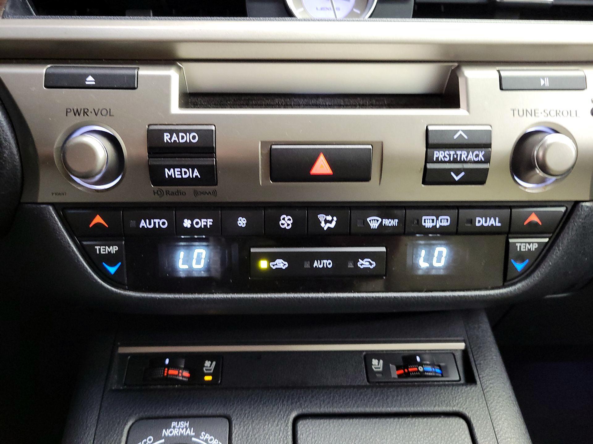 Thumbnail: 2014 Lexus ES - 16