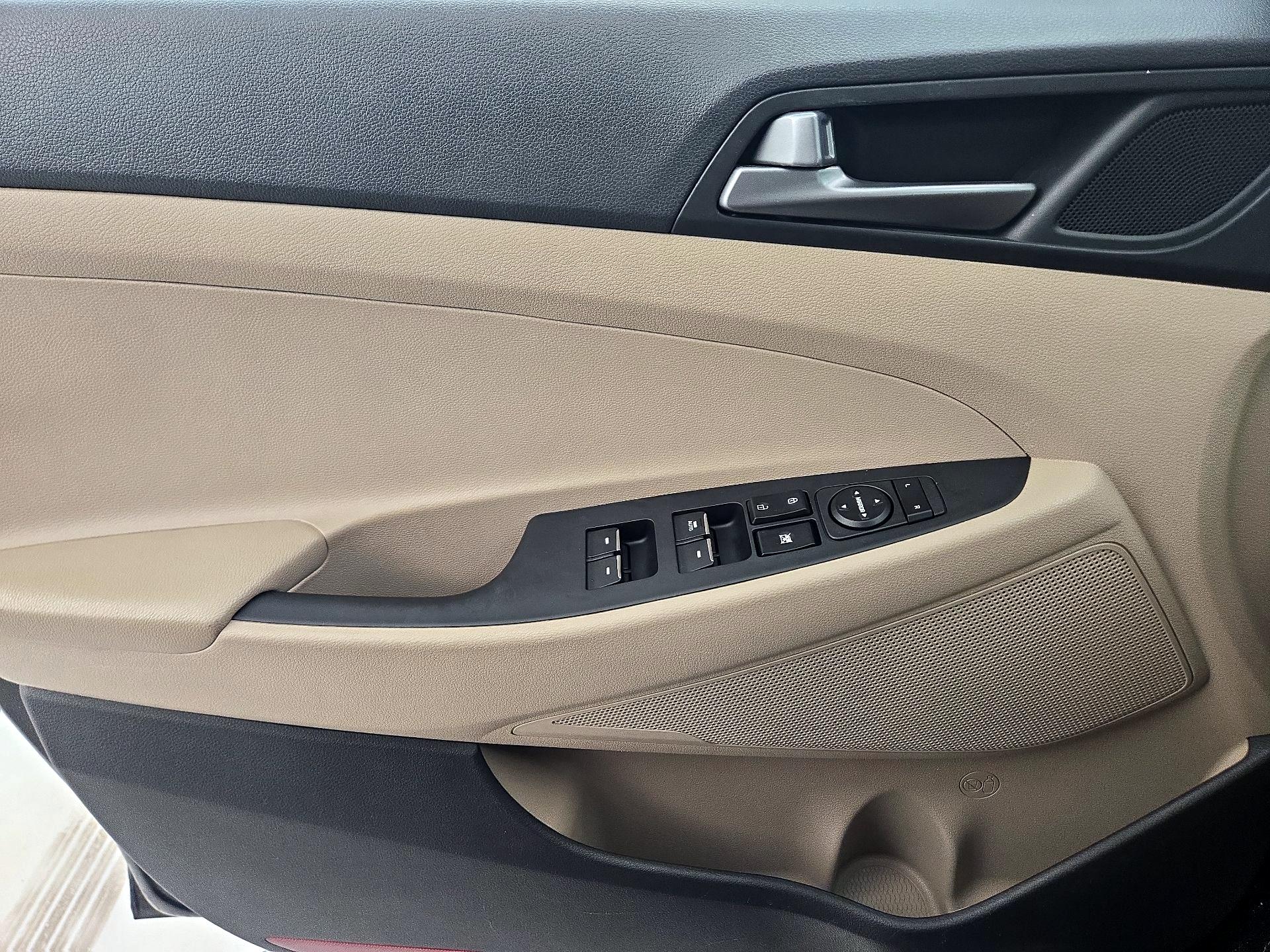 Thumbnail: 2016 Hyundai Tucson - 12