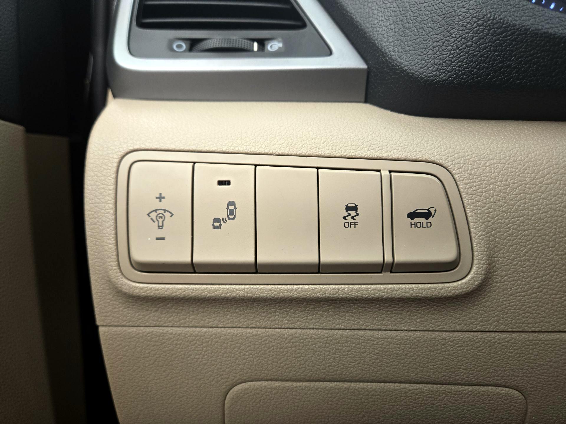 Thumbnail: 2016 Hyundai Tucson - 13