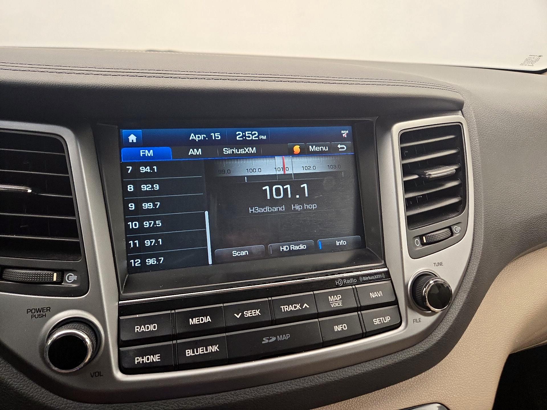 Thumbnail: 2016 Hyundai Tucson - 16