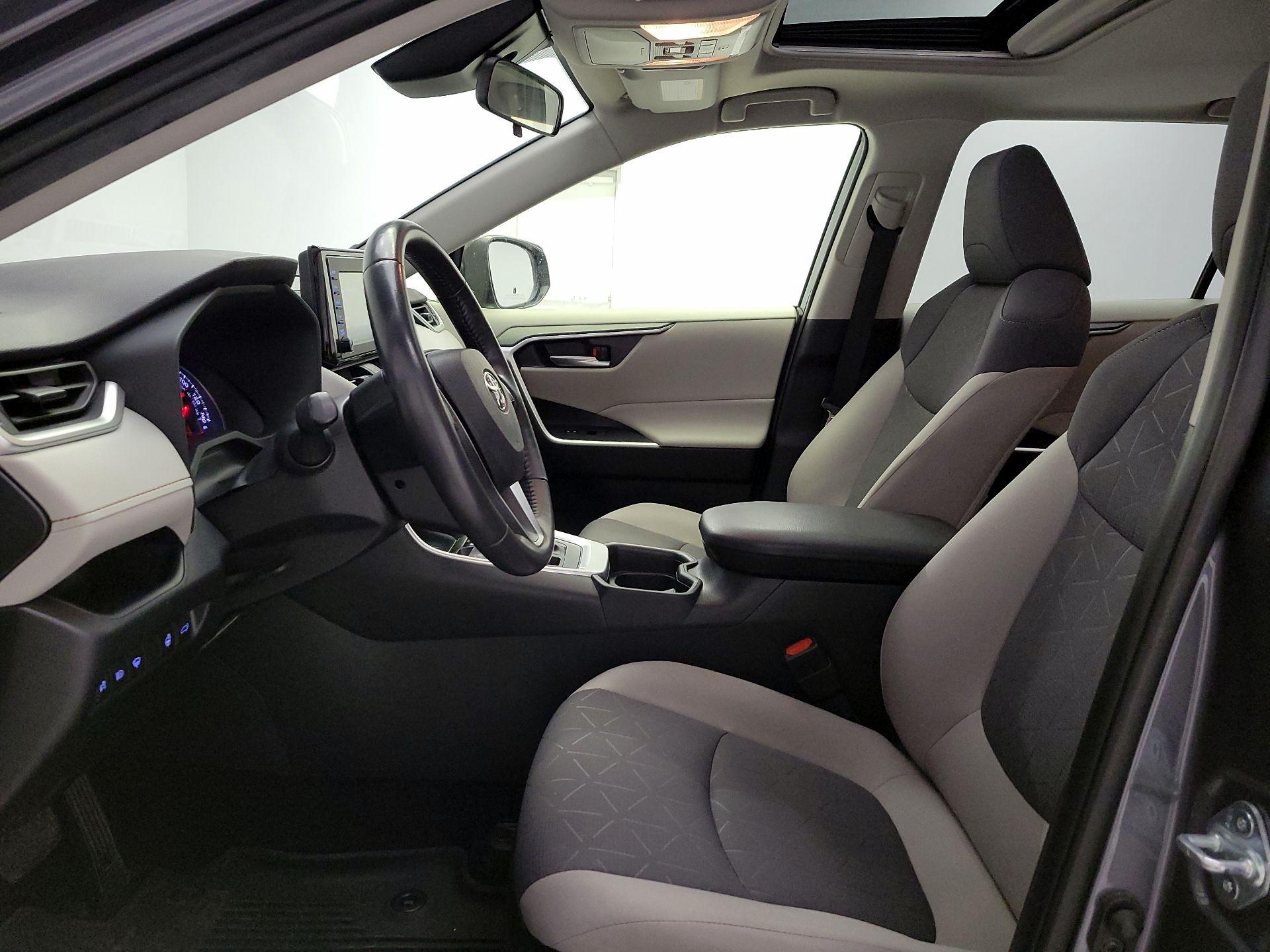 Thumbnail: 2020 Toyota RAV4 - 11