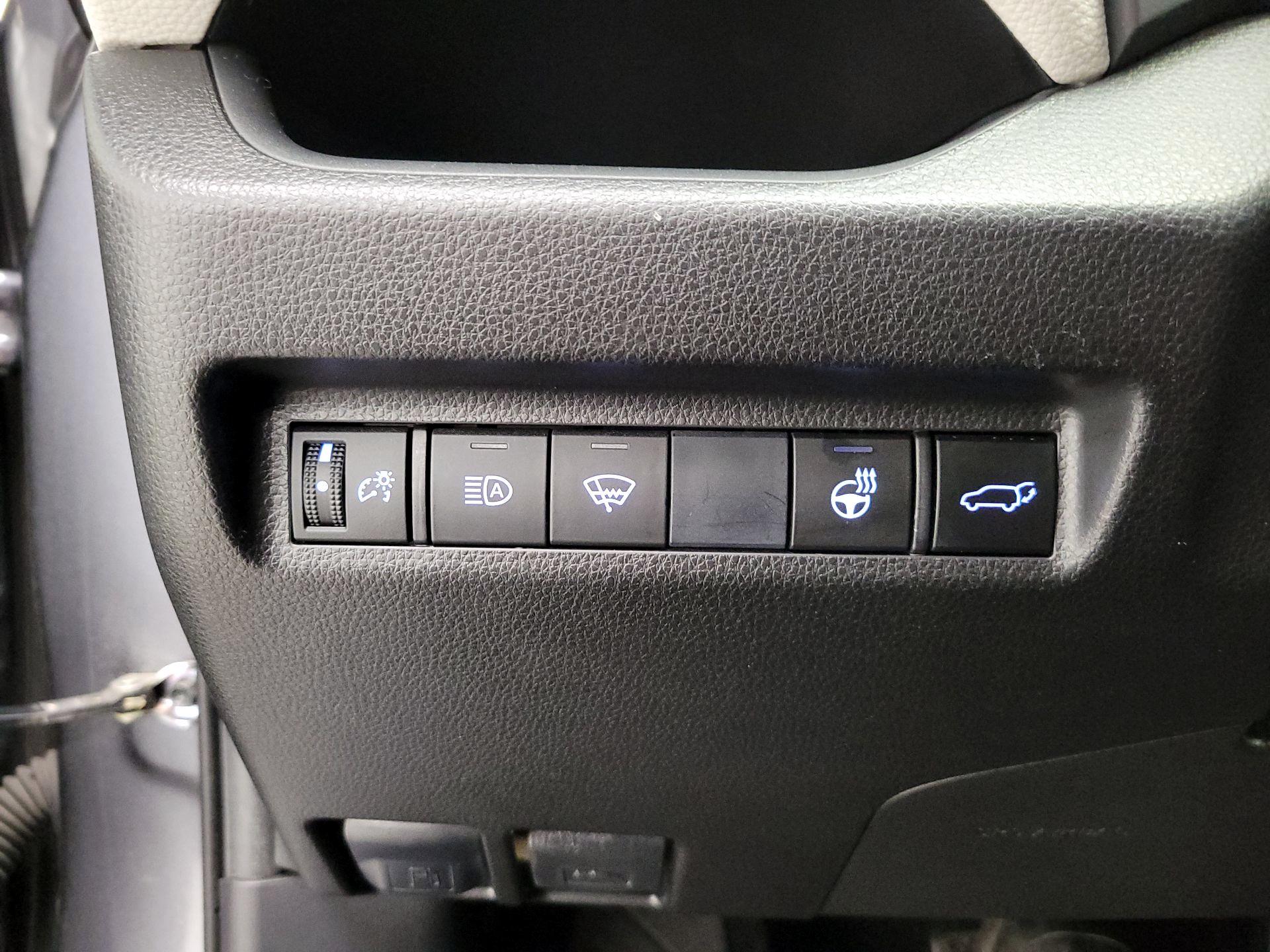 Thumbnail: 2020 Toyota RAV4 - 13