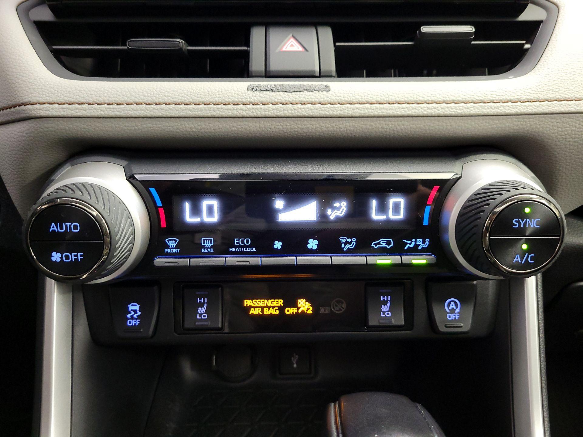 Thumbnail: 2020 Toyota RAV4 - 17