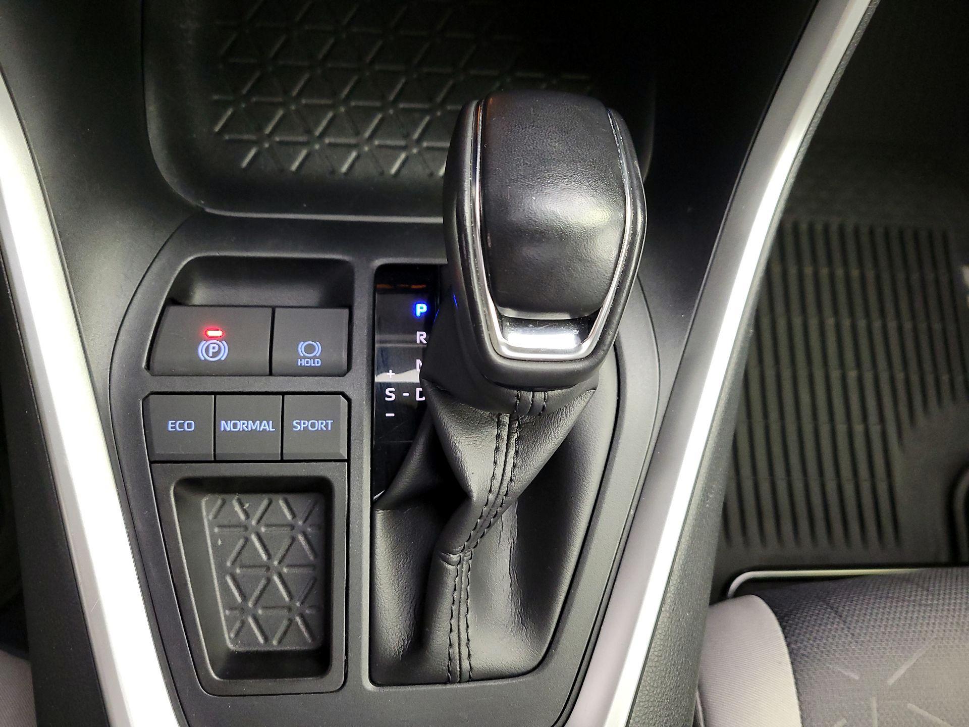 Thumbnail: 2020 Toyota RAV4 - 18