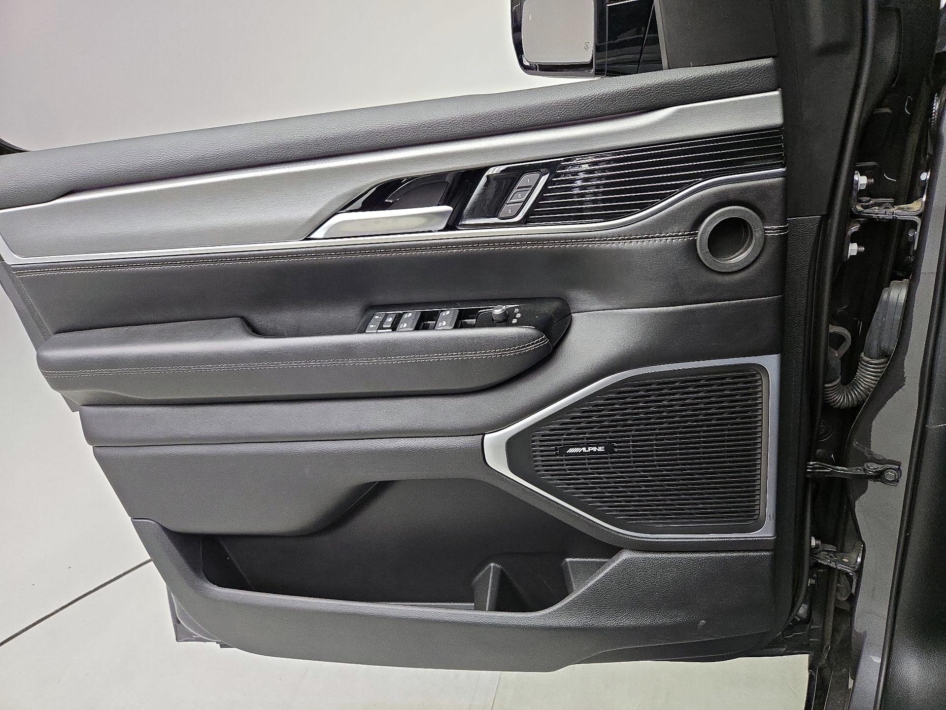 Thumbnail: 2023 Jeep Wagoneer - 12