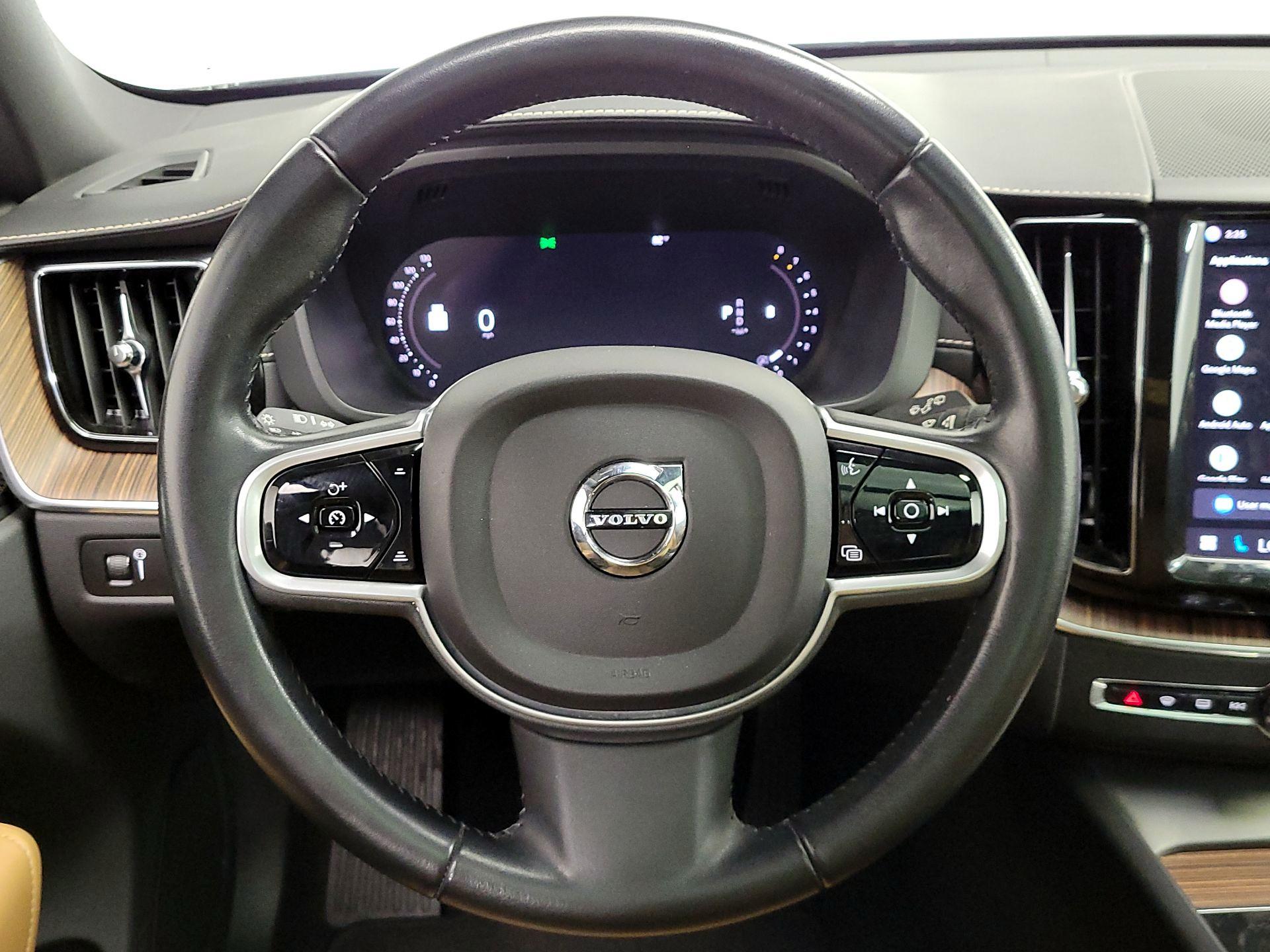 Thumbnail: 2022 Volvo XC60 - 10