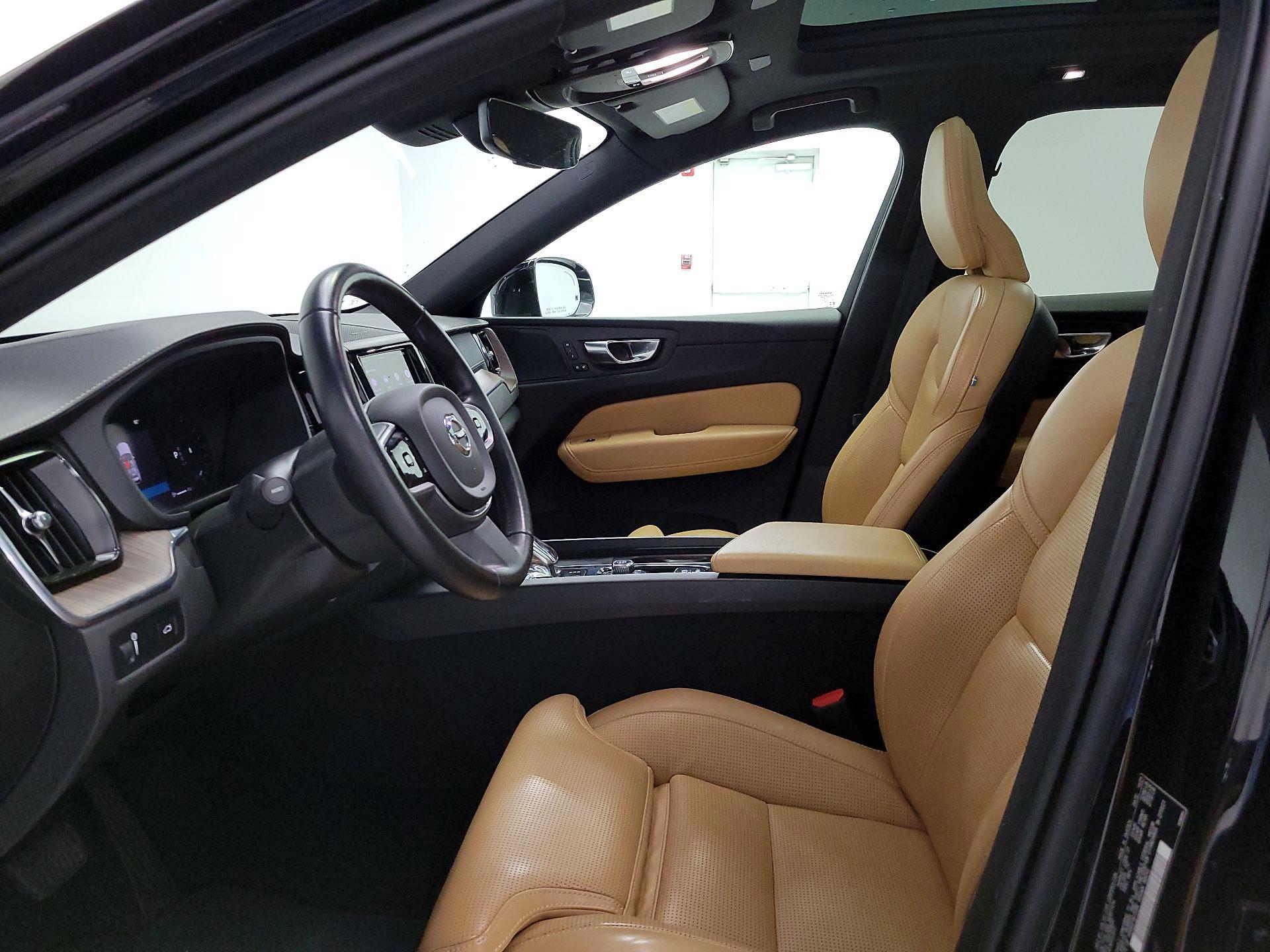 Thumbnail: 2022 Volvo XC60 - 11